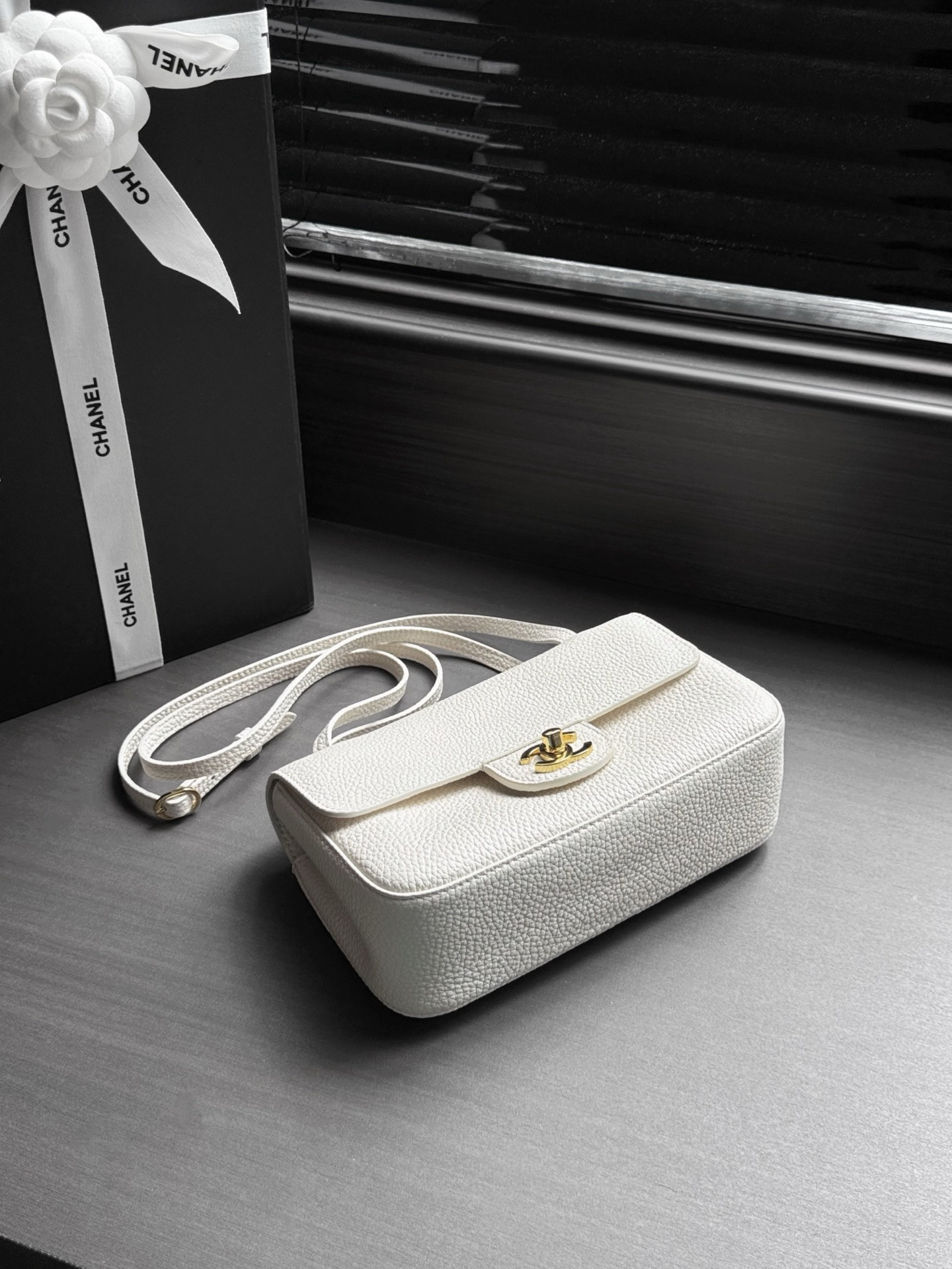 Ch*el mini flap bag gold hardware as6573 13x20x6cm