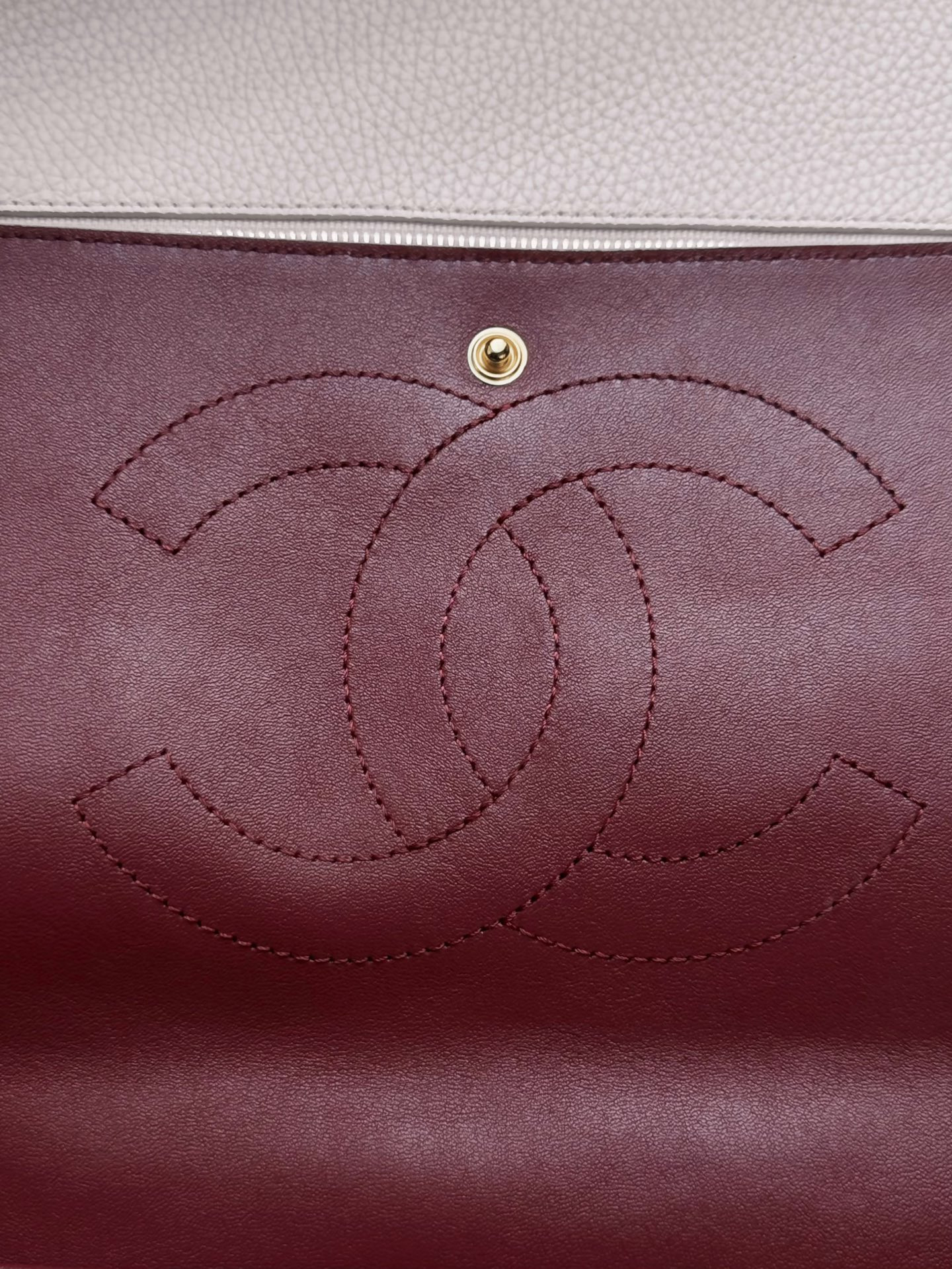 Ch*el maxi flap bag in white with gold-tone hardware as6233 26x38.5x11cm