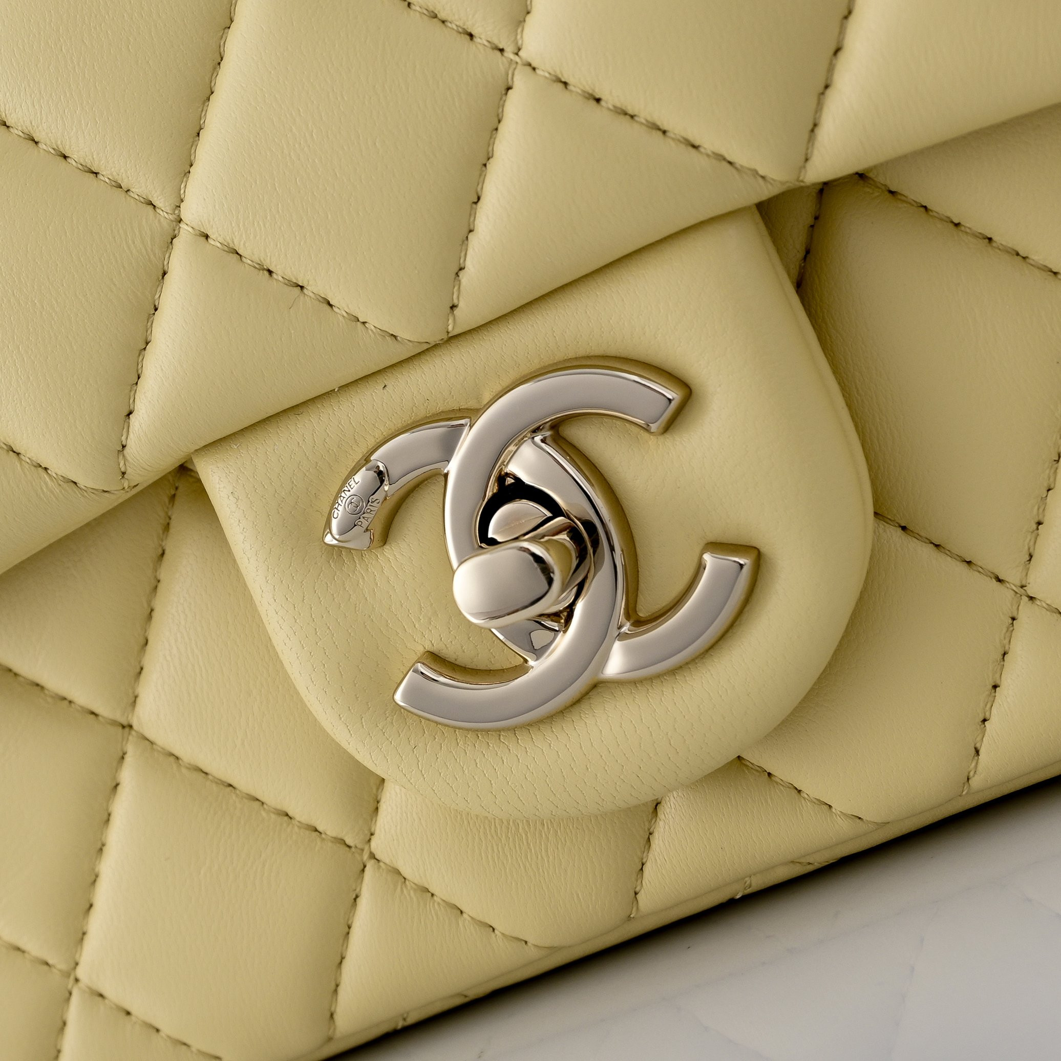 Ch*el classic flap handbag cf light gold hardware as5759 20x13x7cm