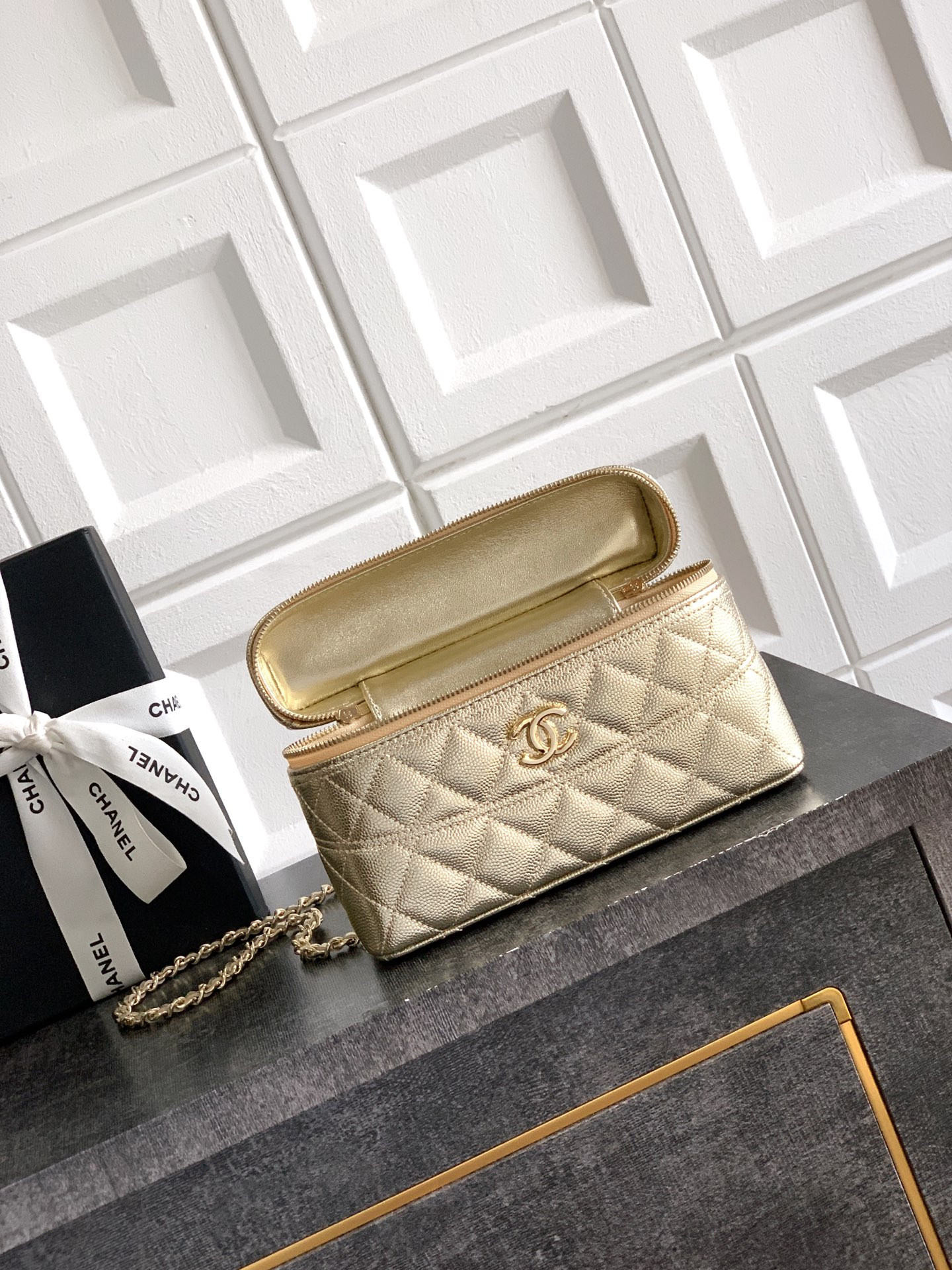 Ch*el long vanity with chain 17×19.5×5cm