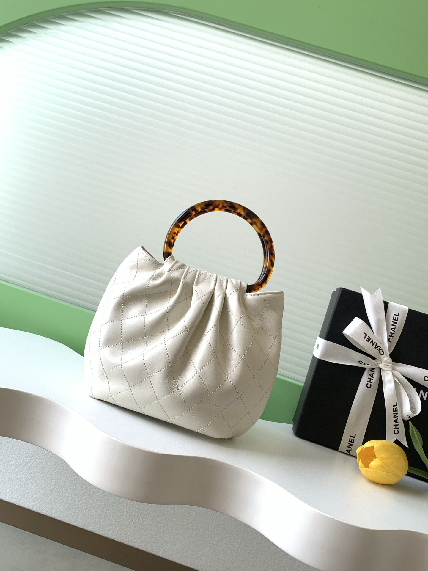 Ch*el pouch as6022 16x26(included handle height)x4.5cm