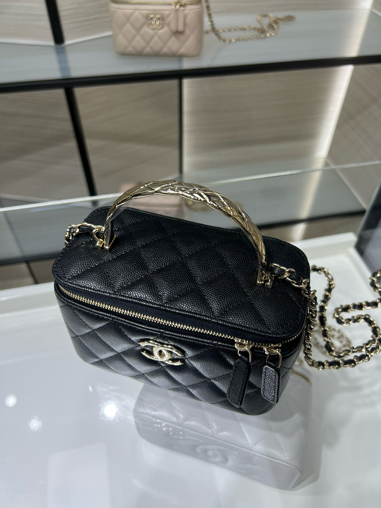 Ch*el clutch with chain ap4590 17x9.5x8cm
