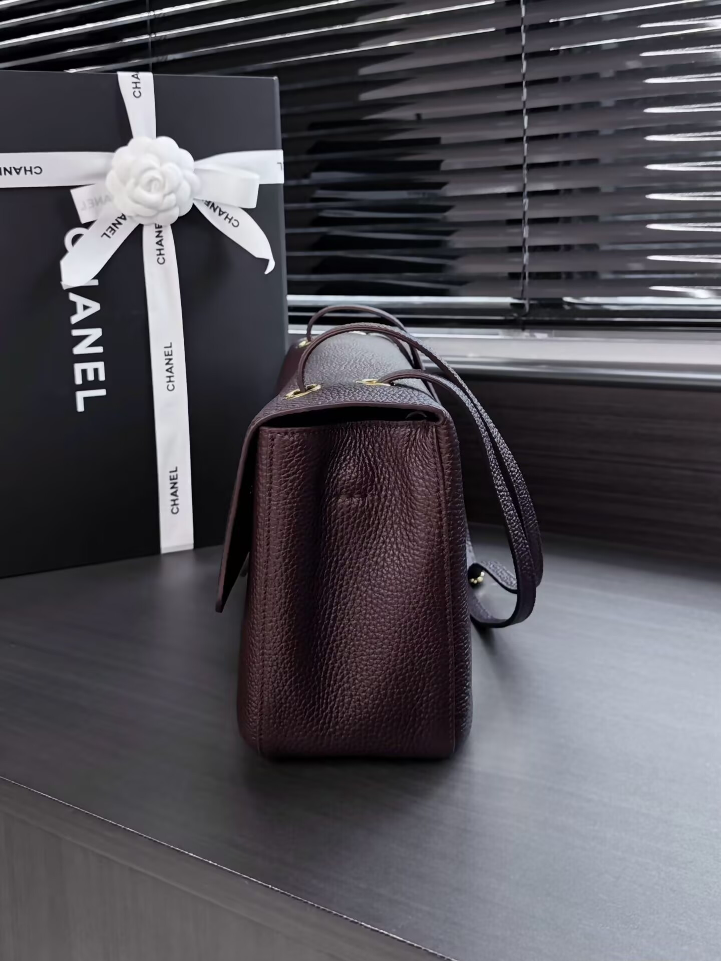 Ch*el maxi flap bag in coffee with gold-tone hardware as6231 19.5x32x10cm