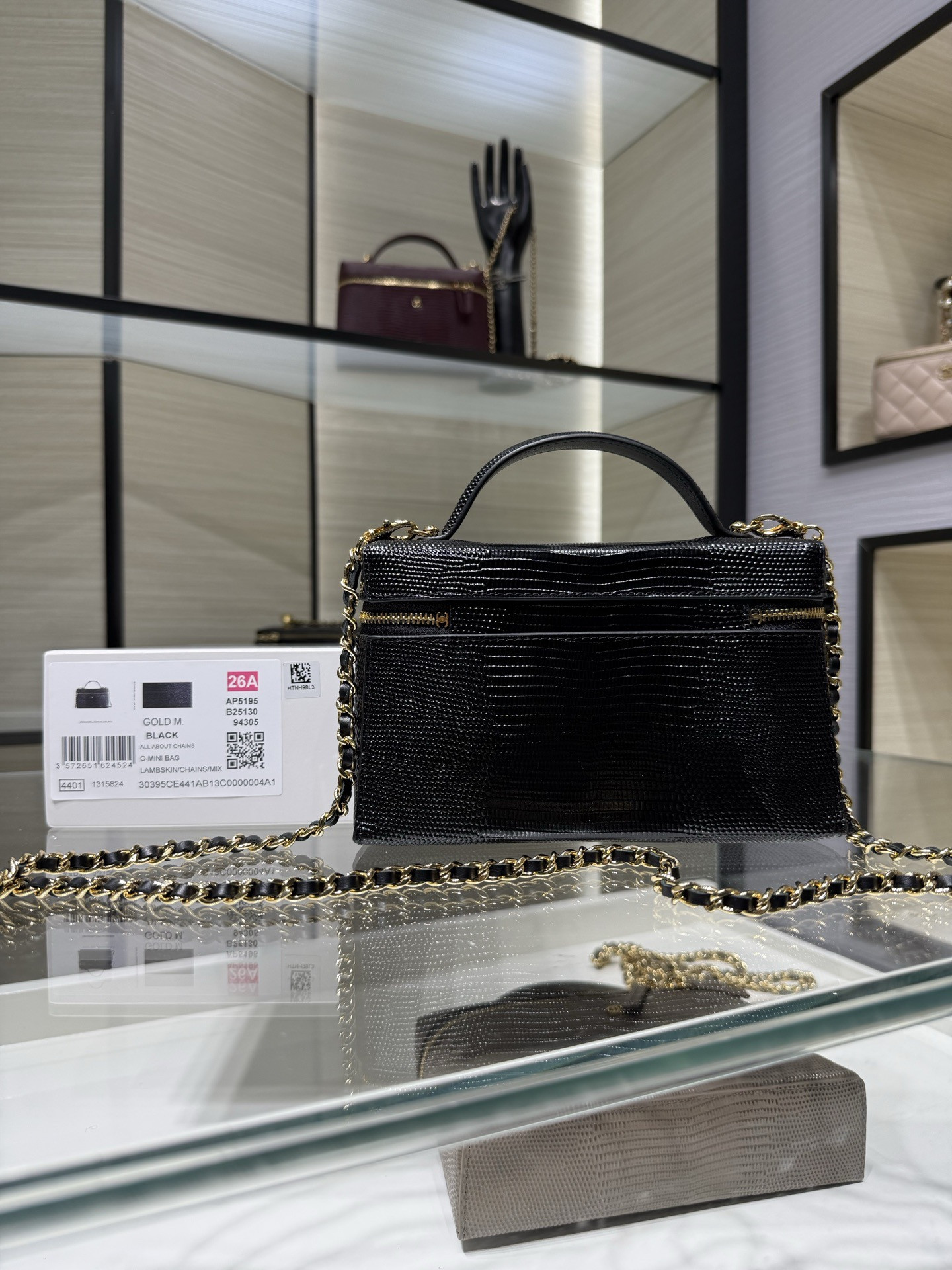 Ch*el classic vanity with chain handbag ap5195 17x19.5x5cm