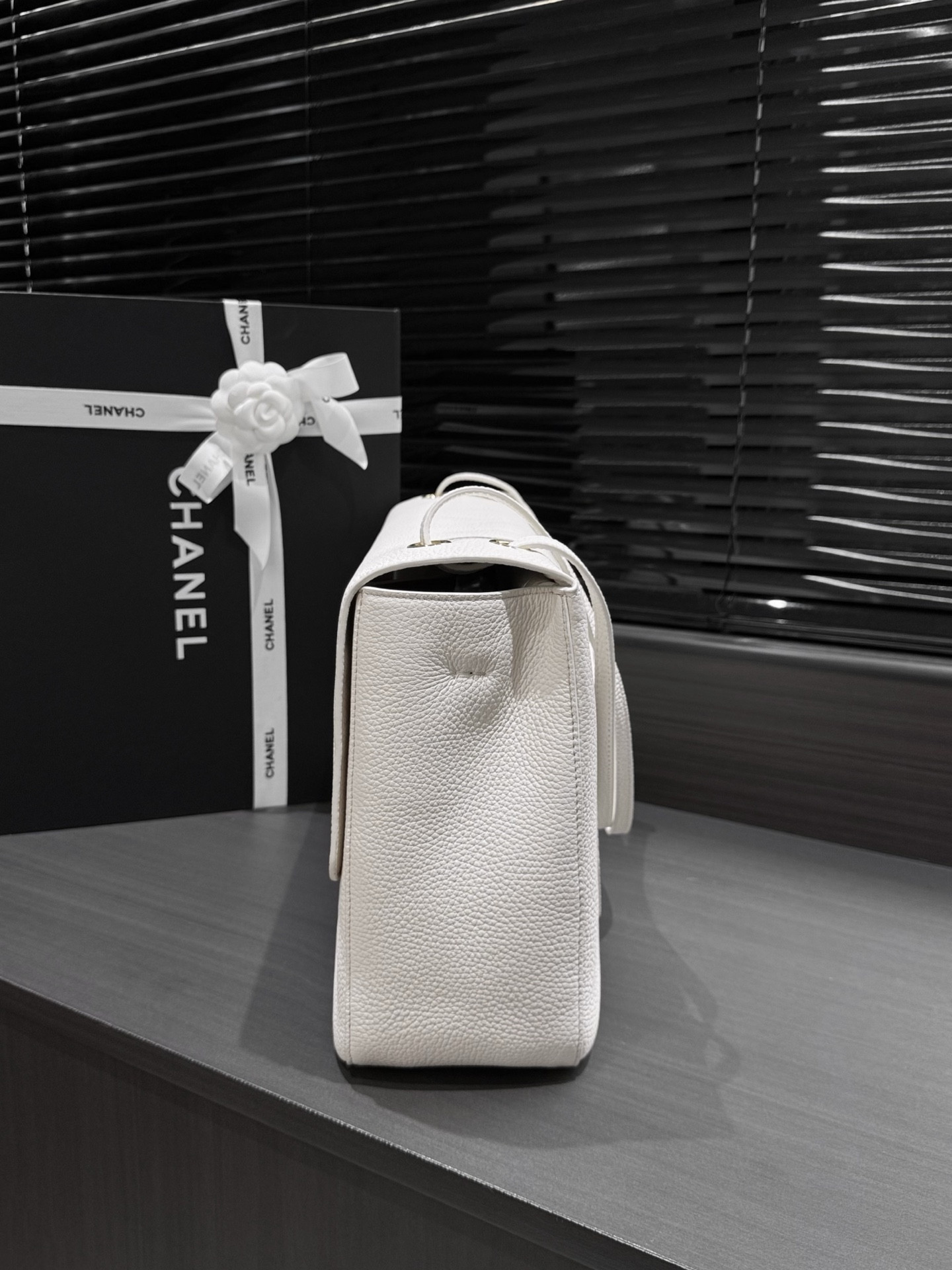 Ch*el maxi flap bag in white with gold-tone hardware as6233 26x38.5x11cm