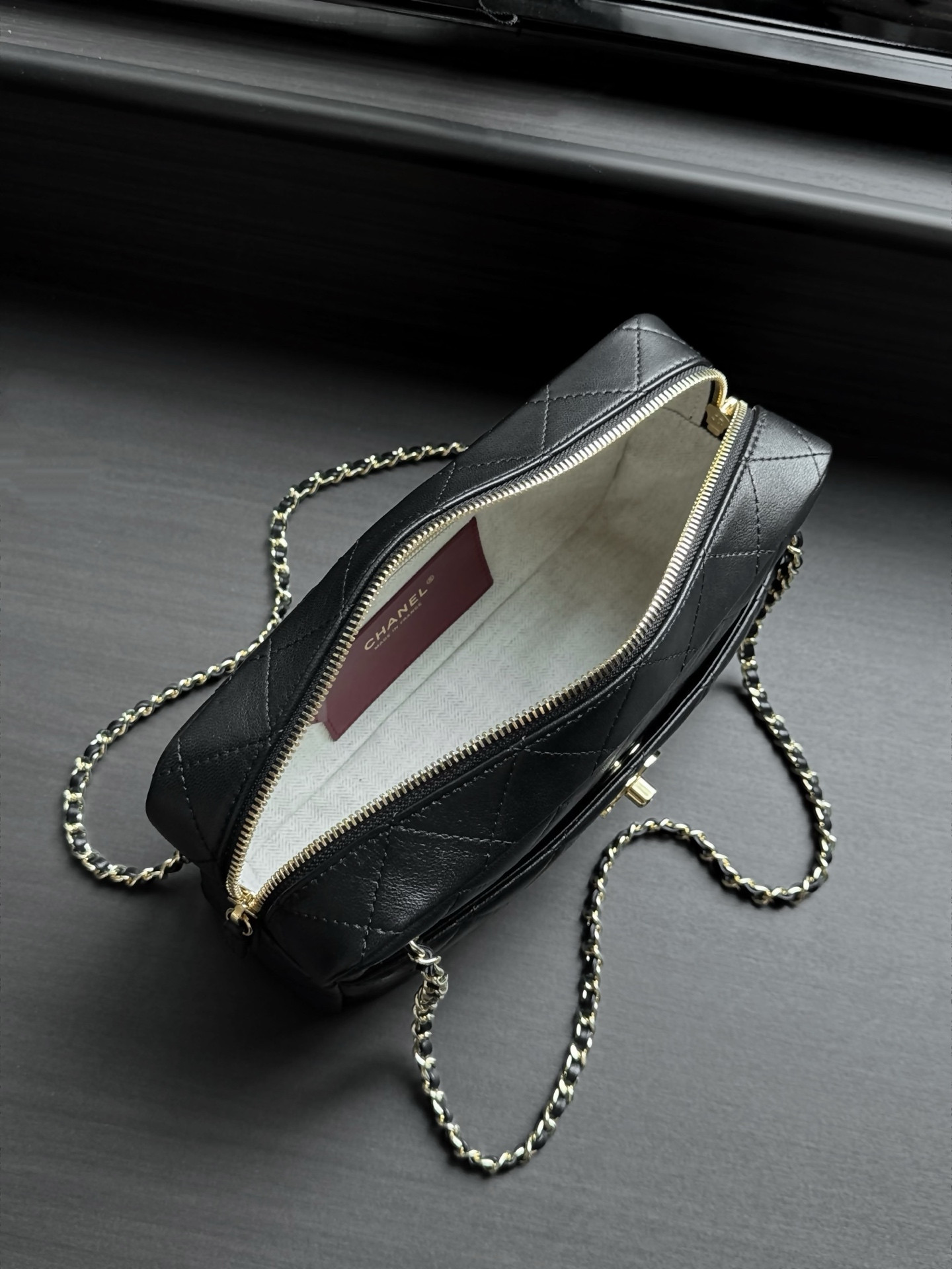 Ch*el camera bag in lambskin leather as6443 13x24.5x8cm