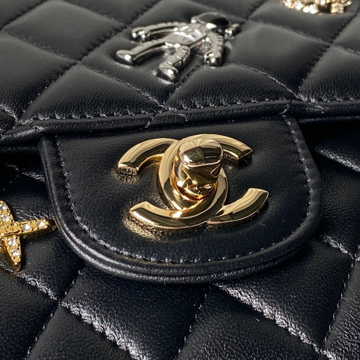 Ch*el classic flap bag a01112 15x25x6cm
