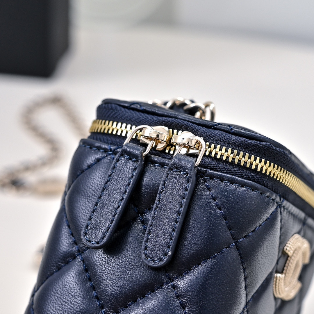 Ch*el small vanity with chain 11x8.5x7cm