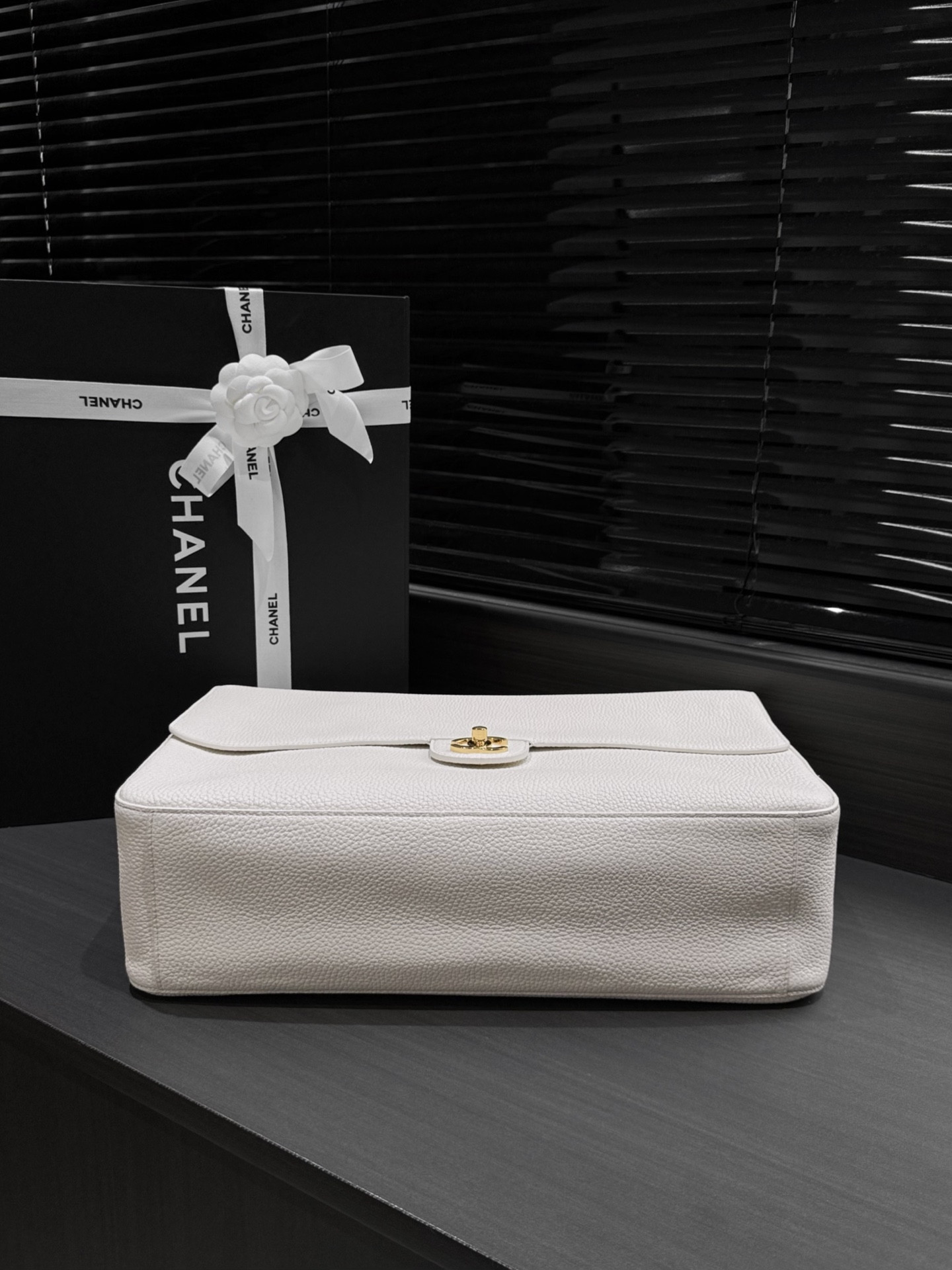 Ch*el maxi flap bag in white with gold-tone hardware as6233 26x38.5x11cm
