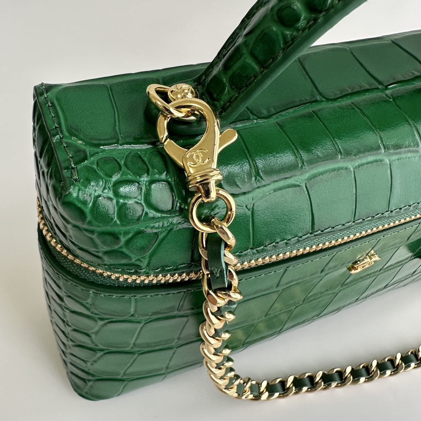 Ch*el vanity with chain 17x19.5x5cm