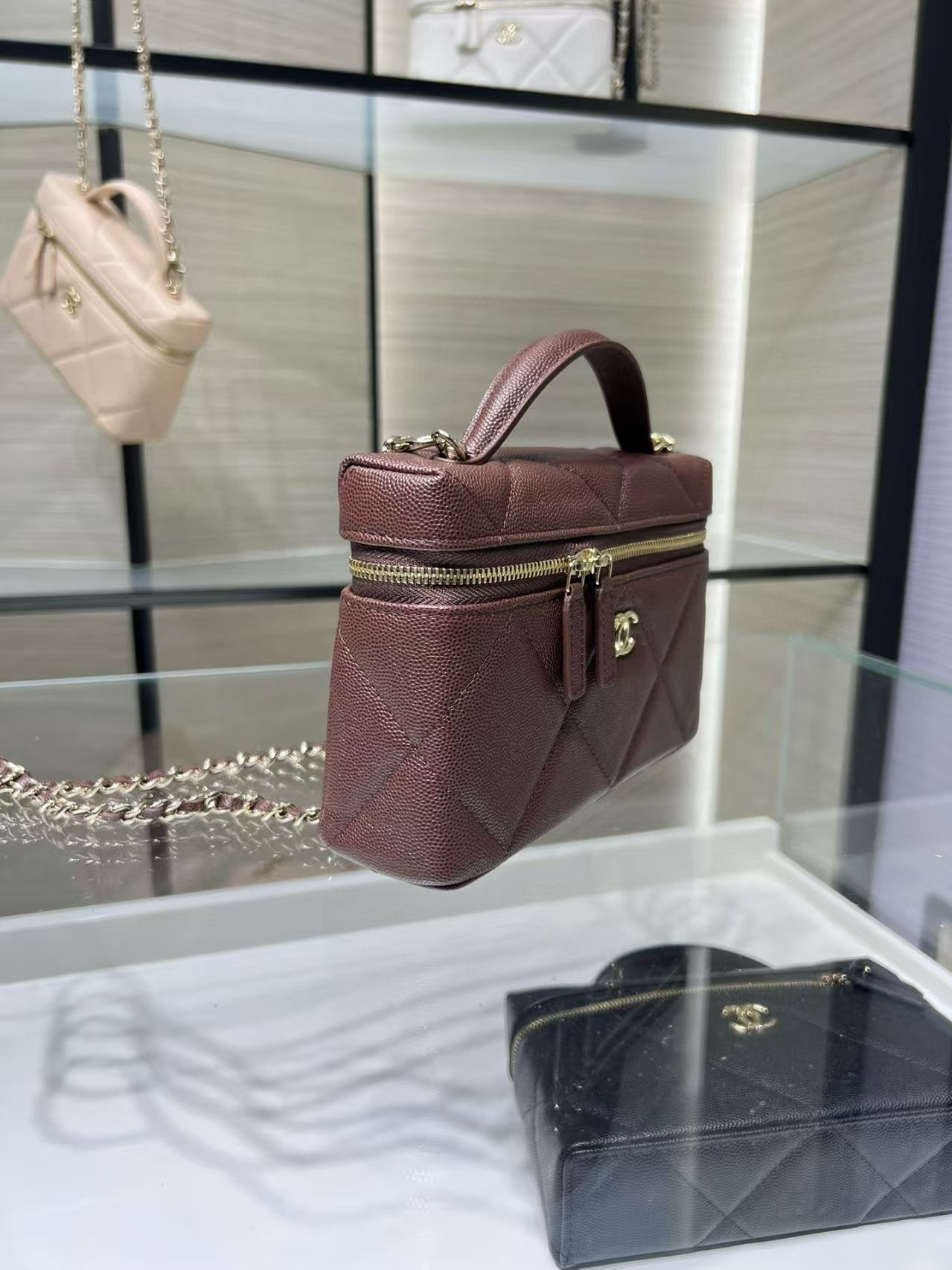 Ch*el vanity with chain ap4936 19.5x17x5cm