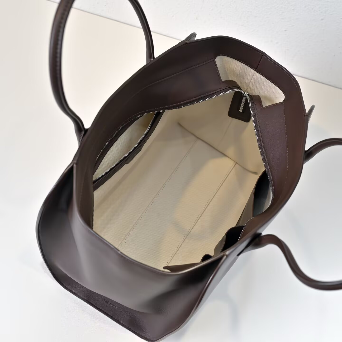 T*e R0w marlo bag in leather 35.5x16x26cm