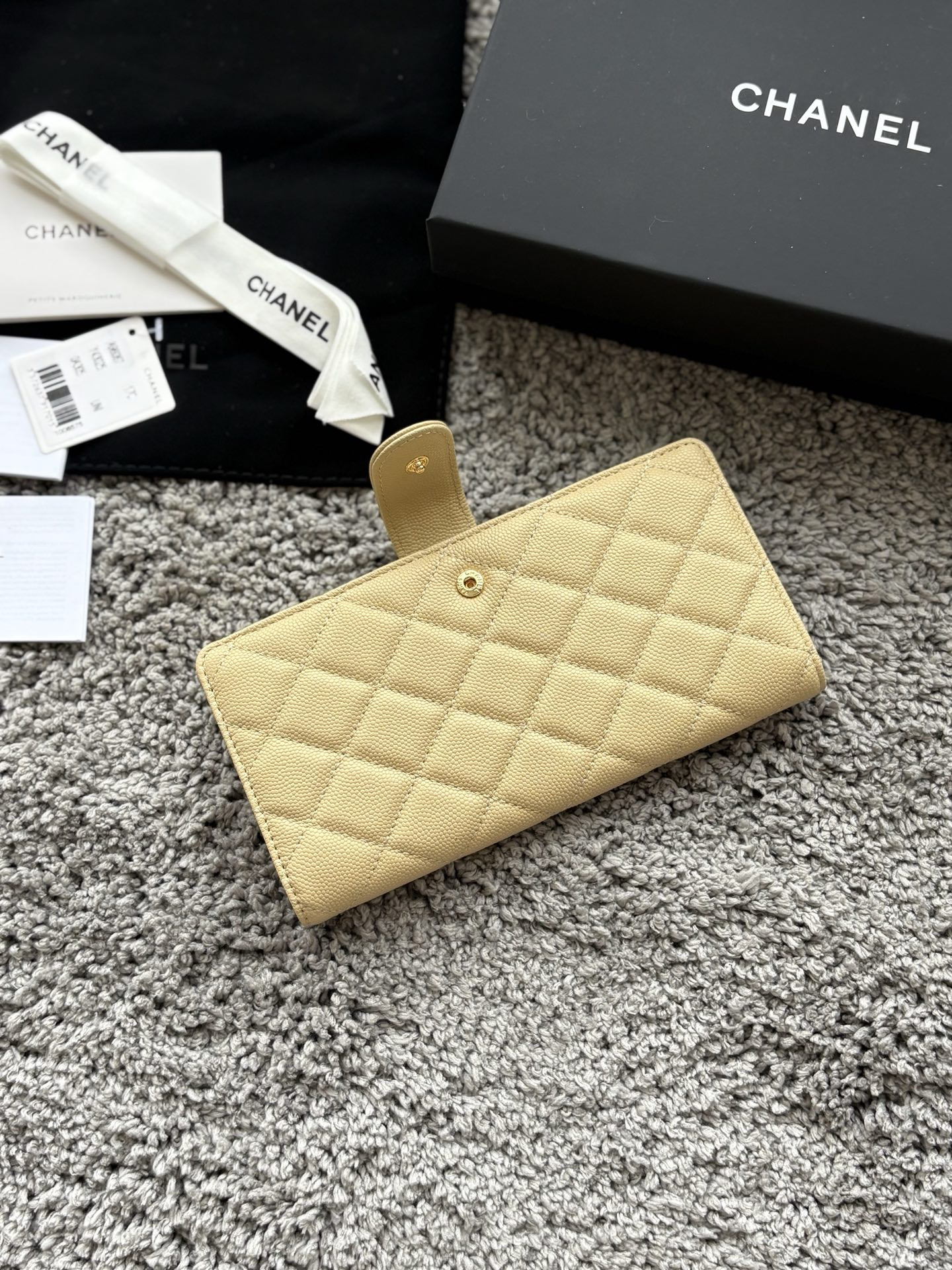 Ch*el passport holder a96067 19x10x3cm