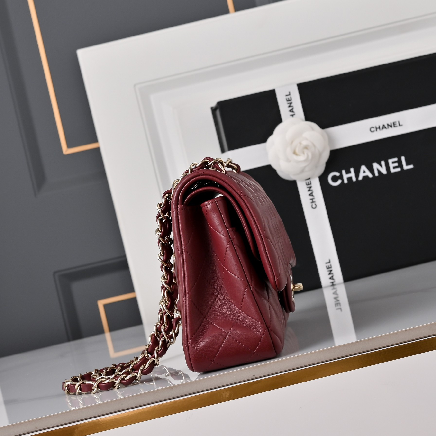 Ch*el classic burgundy lambskin flap handbag with light gold hardware a01112 15.5x25.5x6cm