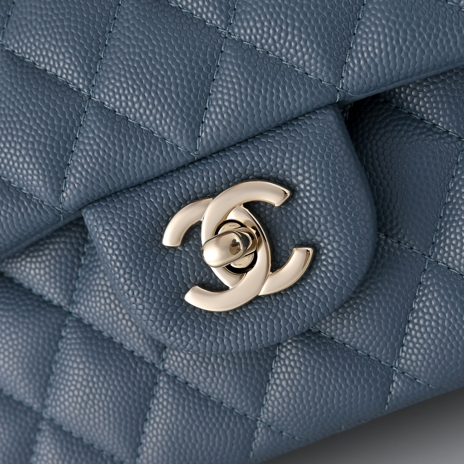 Ch*el classic flap handbag dusty blue with light gold hardware and caviar leather a01113 23x14.5x6cm