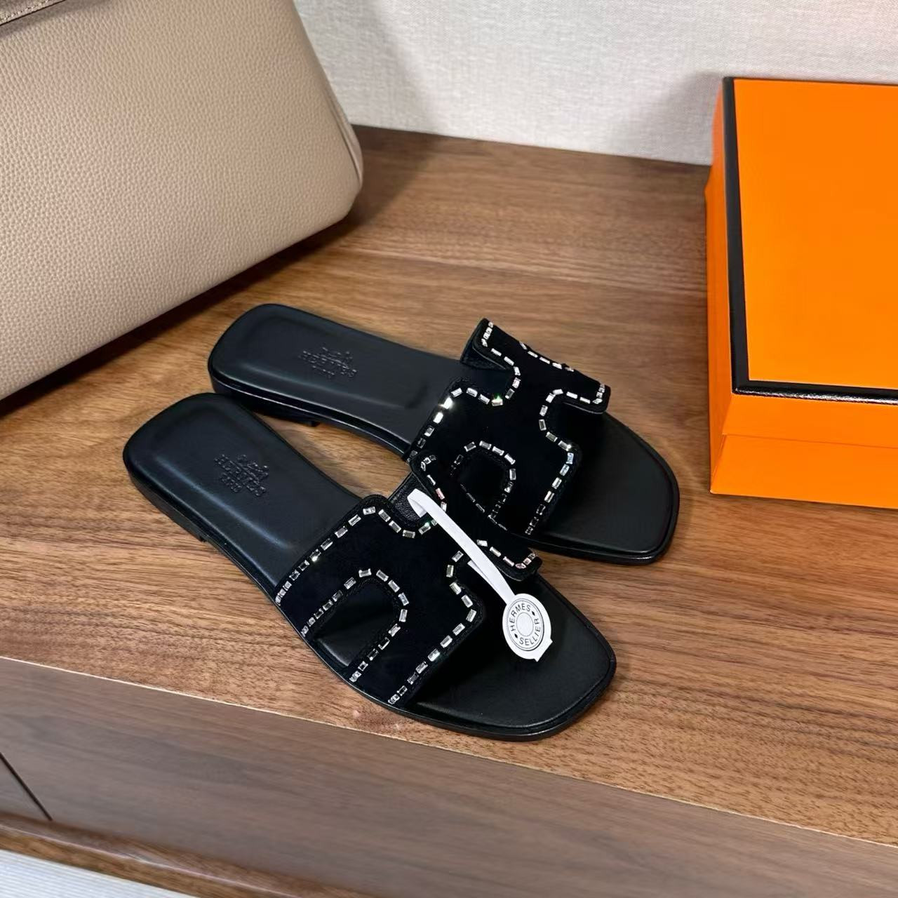 UA Hermès Oran sandal