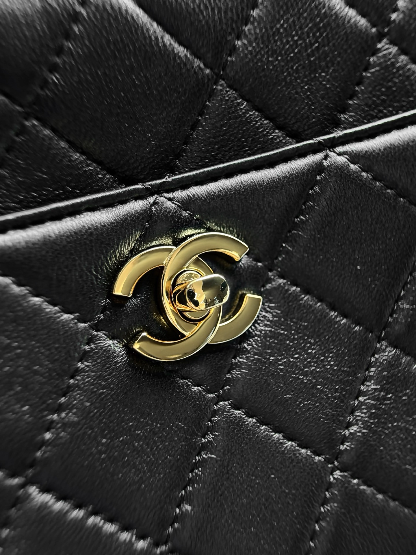 Ch*el camera bag in lambskin leather as6443 13x24.5x8cm