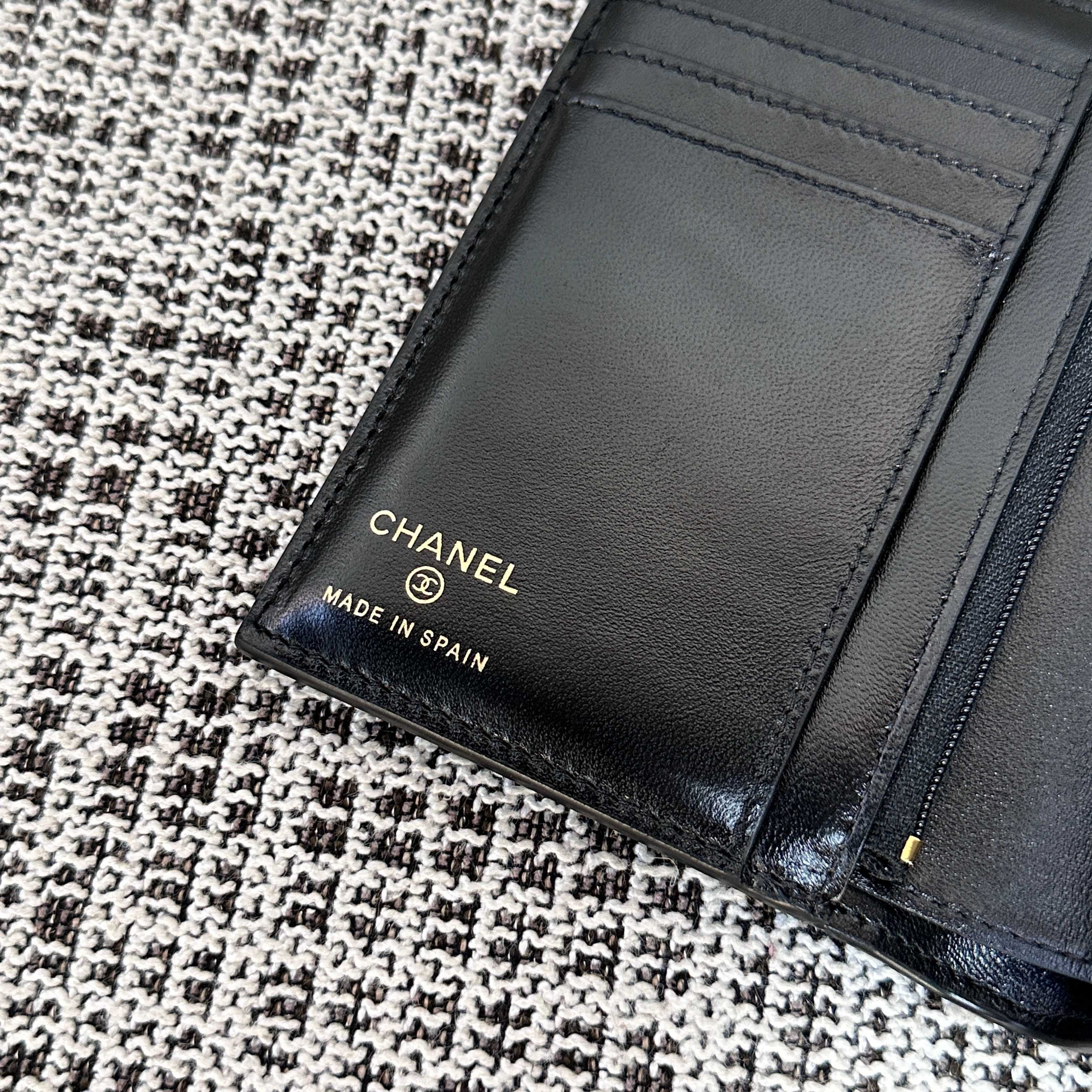 Ch*el passport holder ap5193 14.2x10.5x1.5cm