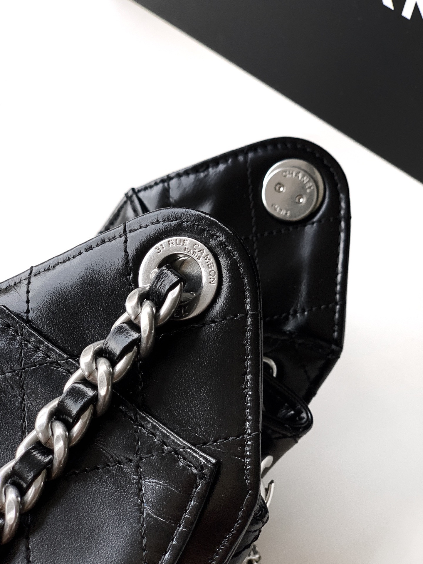 Ch*el 25c bucket bag oil wax leather 20x22x12.5cm