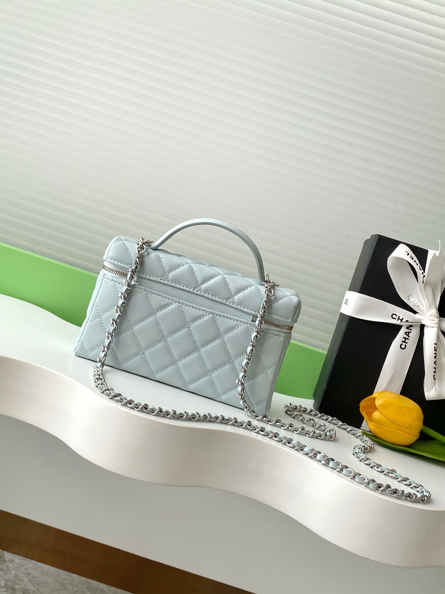 Ch*el long vanity with chain ap4854 19.5x17x5cm