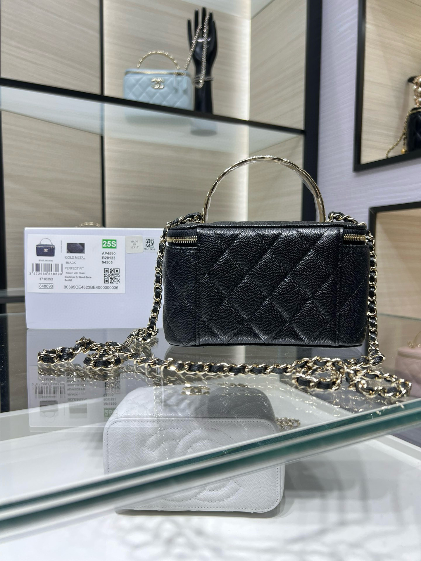 Ch*el clutch with chain ap4590 17x9.5x8cm