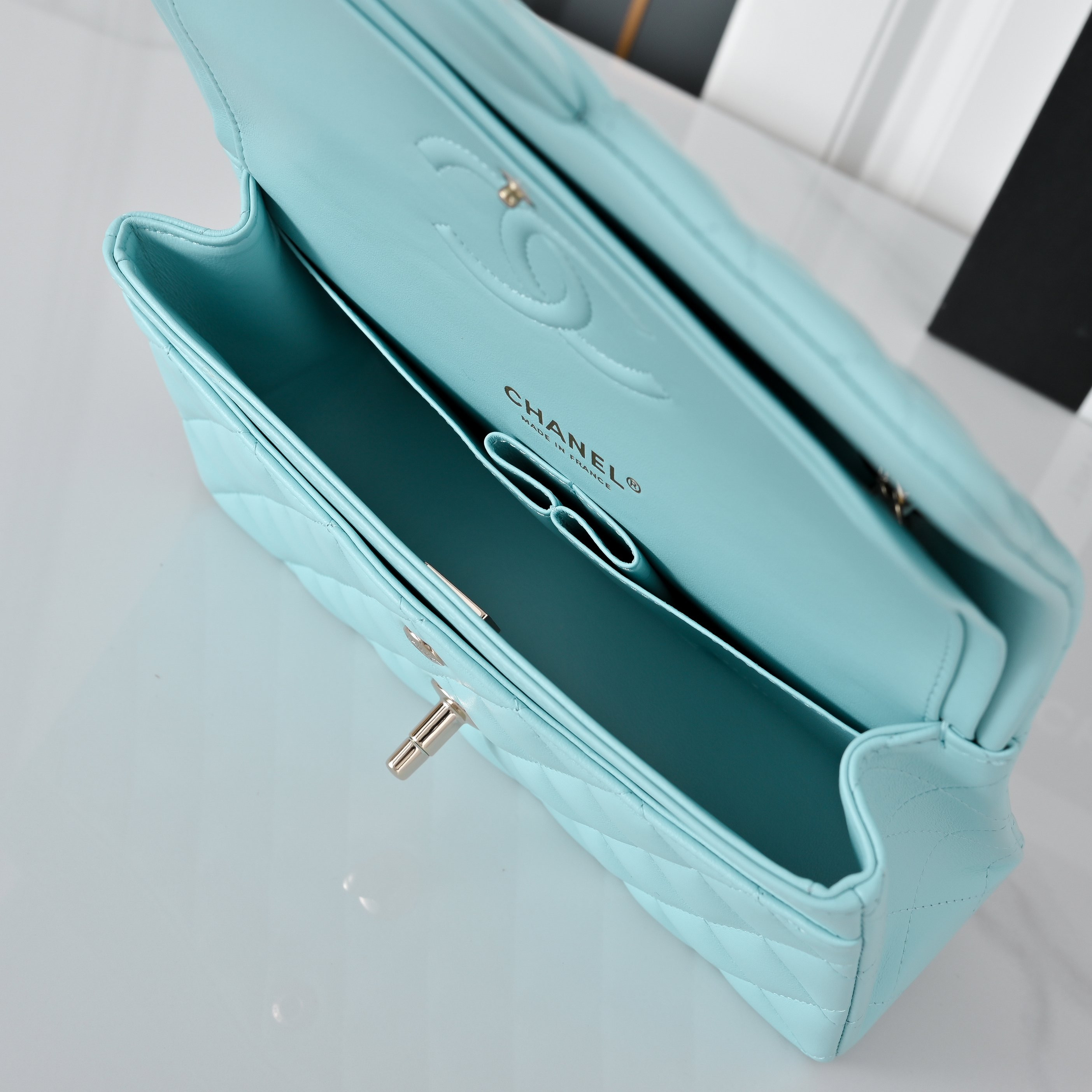Ch*el classic flap handbag sky blue lambskin with light gold hardware a01113 23x14.5x6cm