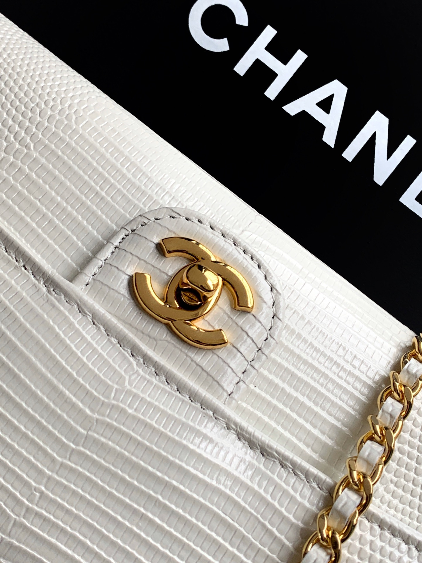 Ch*el clutch with chain ap5280 9.5x25x5cm