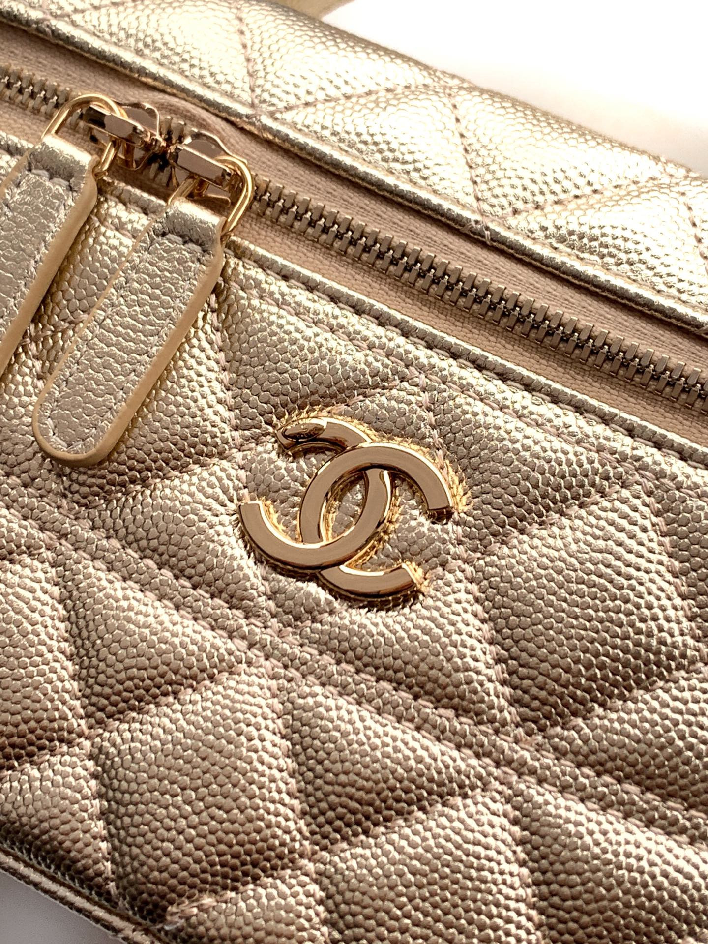 Ch*el long vanity with chain 17×19.5×5cm