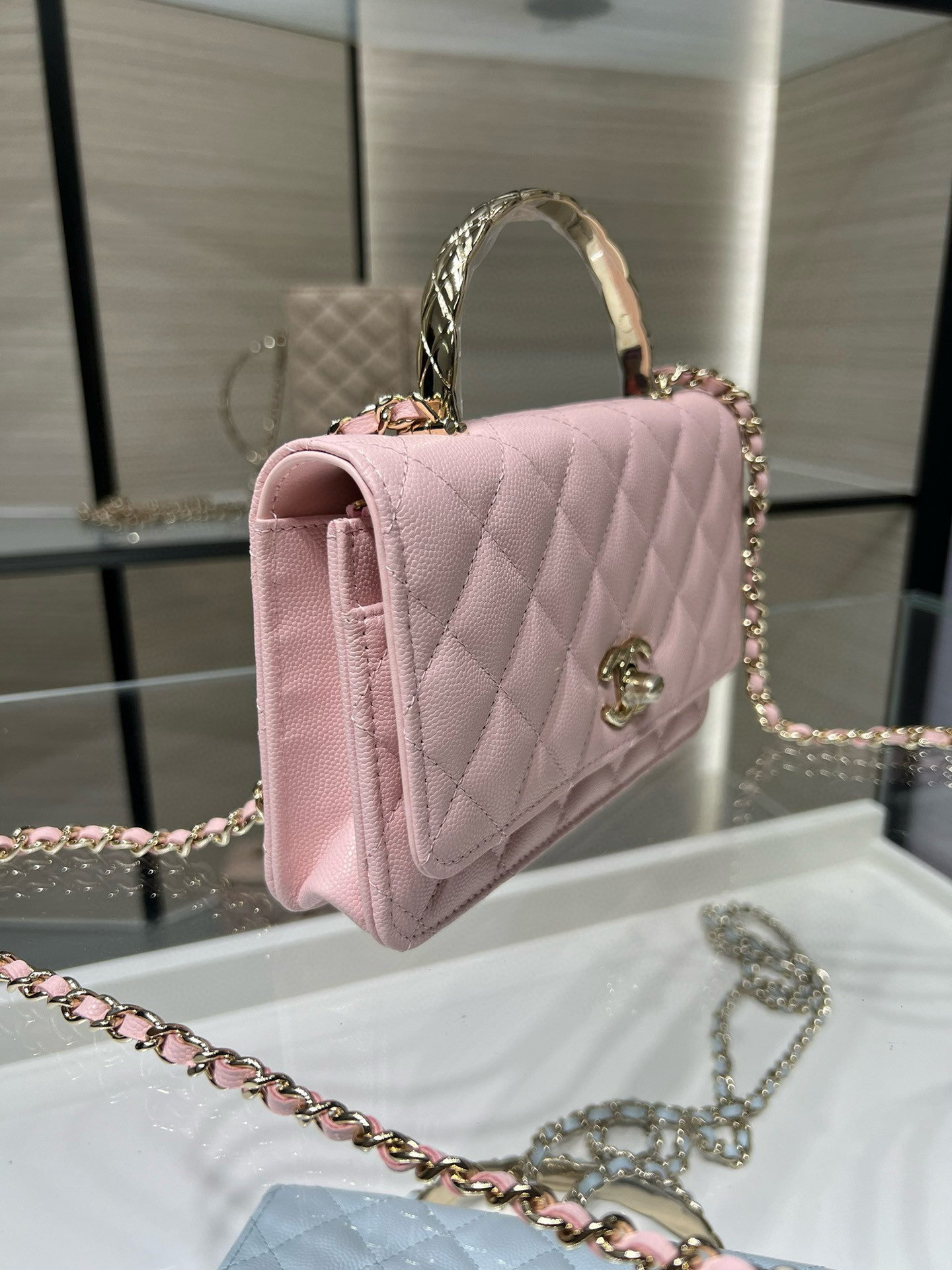 Ch*el clutch with chain ap4579 19x12x3.5cm