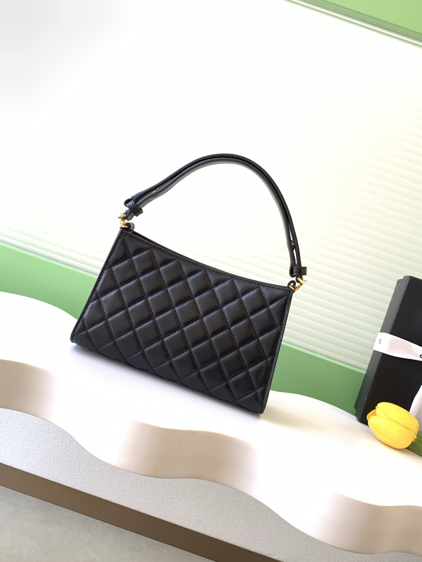 Ch*el 26x hobo shoulder bag 14x22x7cm
