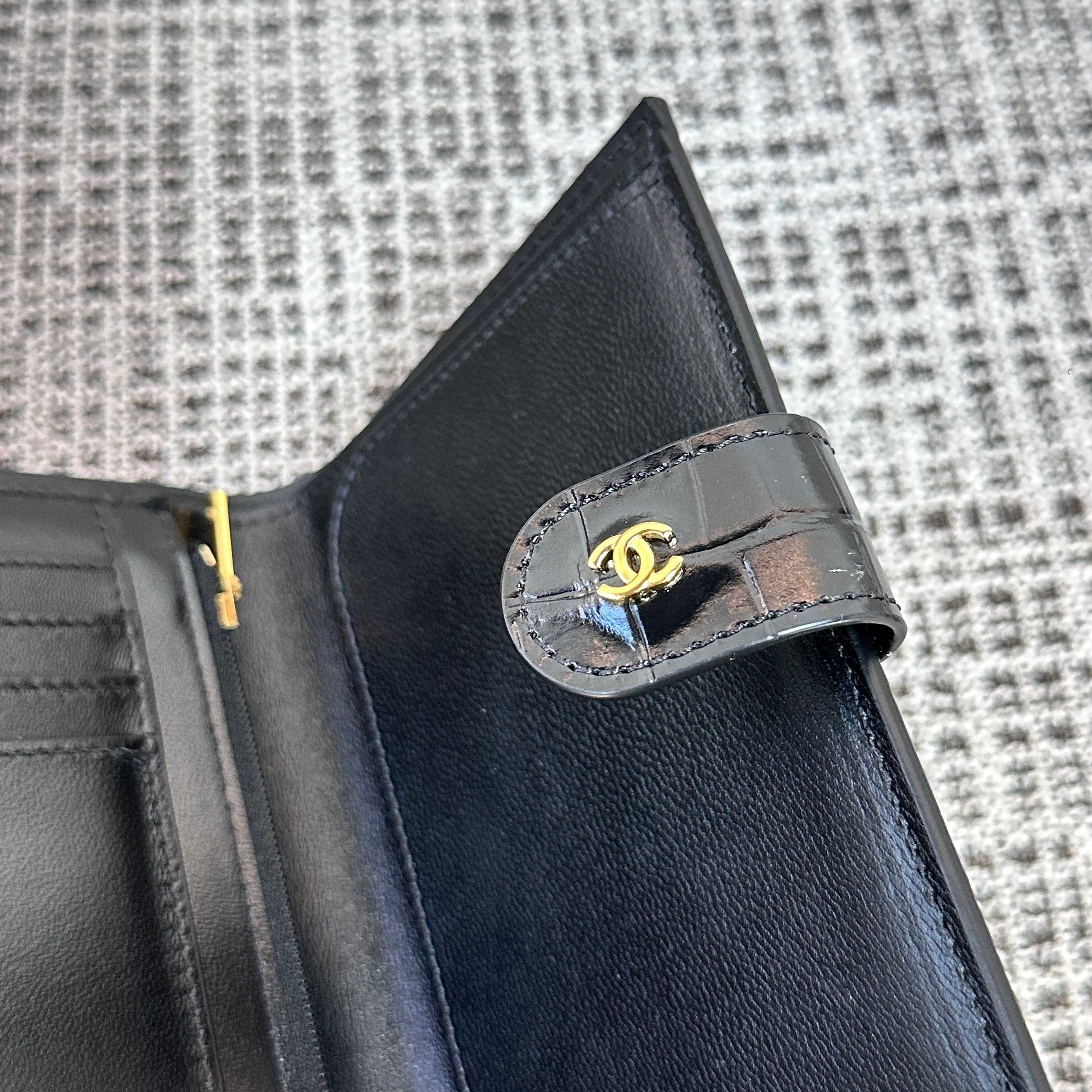 Ch*el passport holder ap5193 14.2x10.5x1.5cm