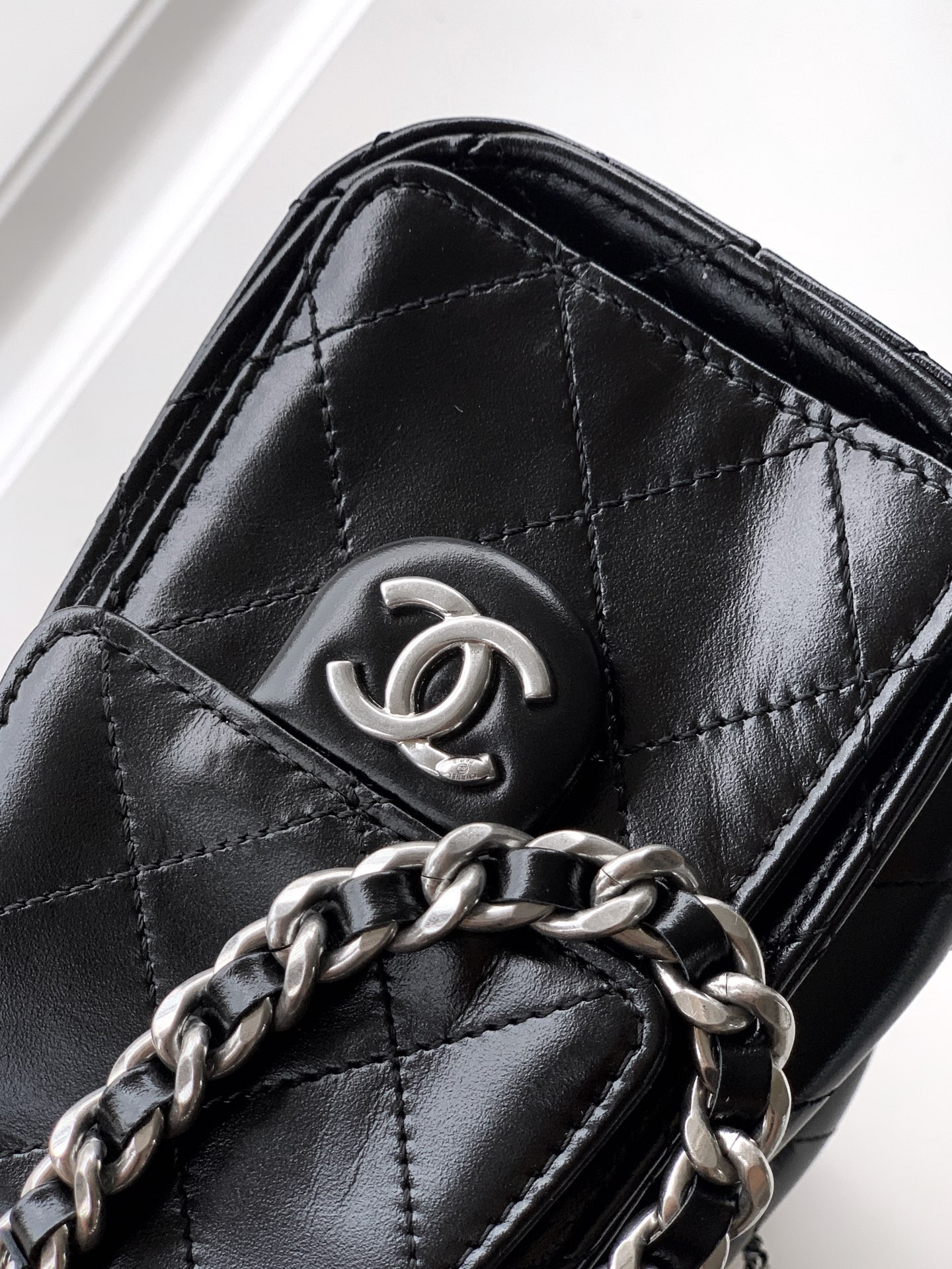 Ch*el 25c bucket bag oil wax leather 20x22x12.5cm