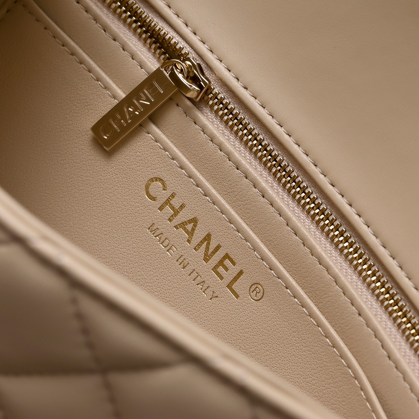 Ch*el classic flap handbag cf in milk tea with light gold hardware as5759 20x13x7cm