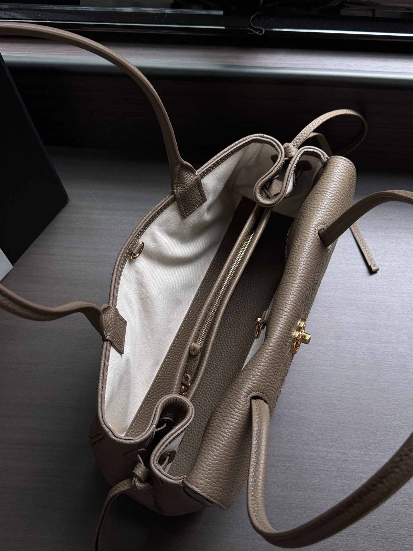 Ch*el small tote as6288 15x31x12cm