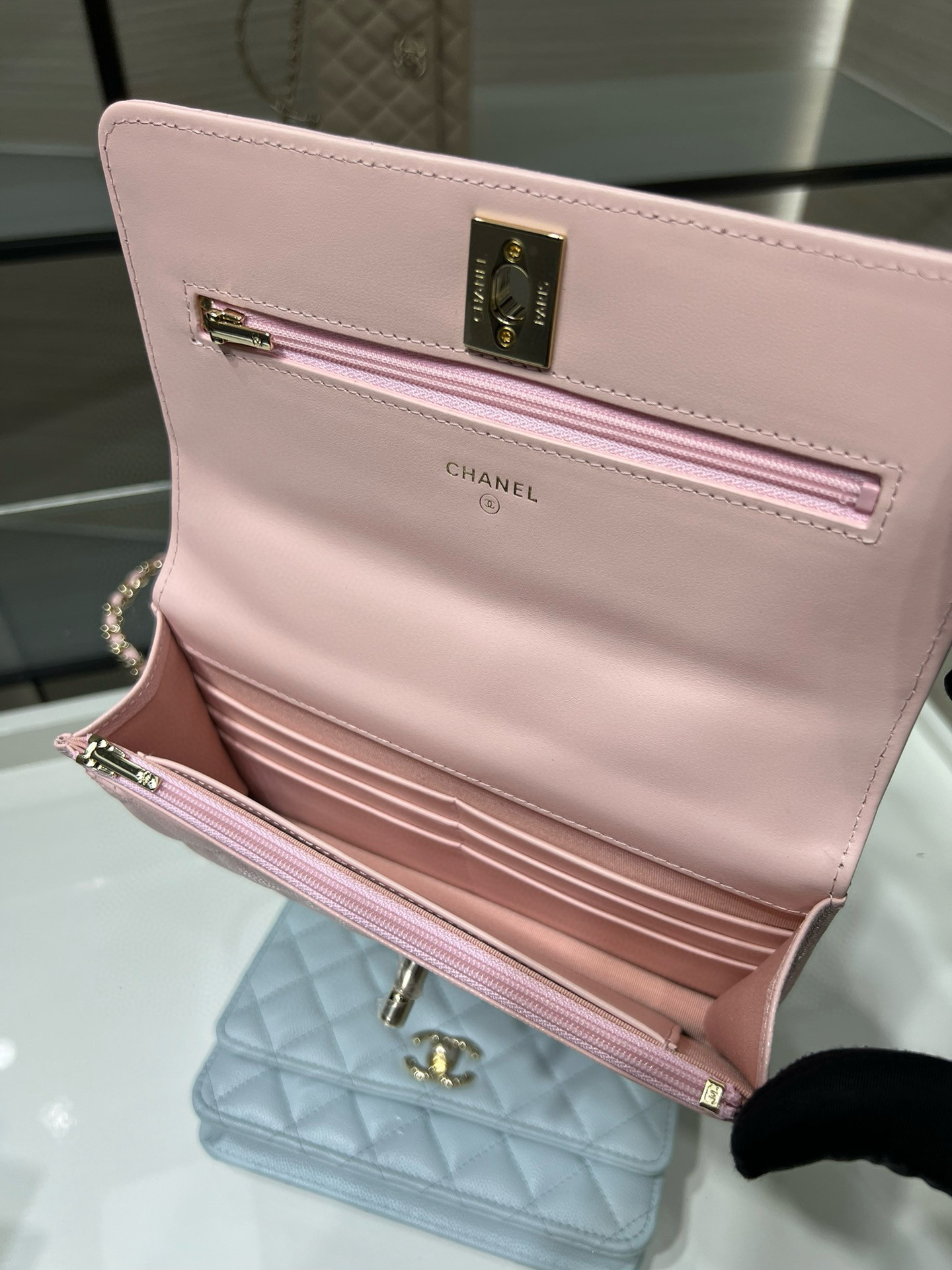 Ch*el clutch with chain ap4579 19x12x3.5cm