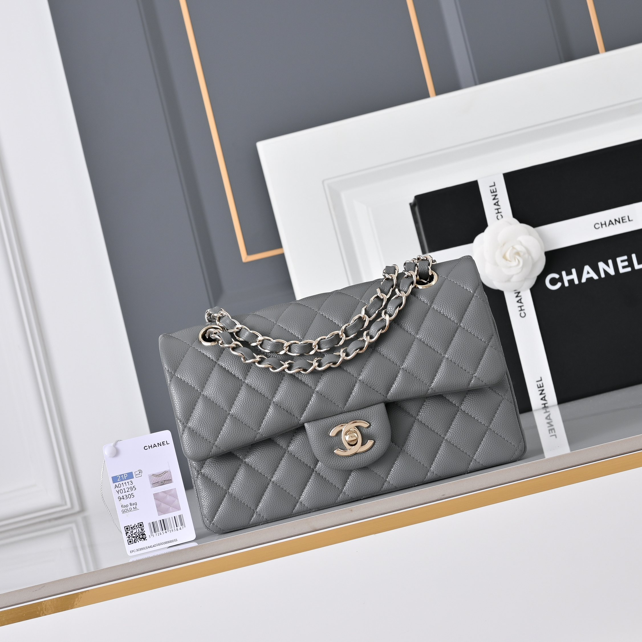 Ch*el classic flap handbag caviar leather and light gold-tone metal hardware a01113 23x14.5x6cm