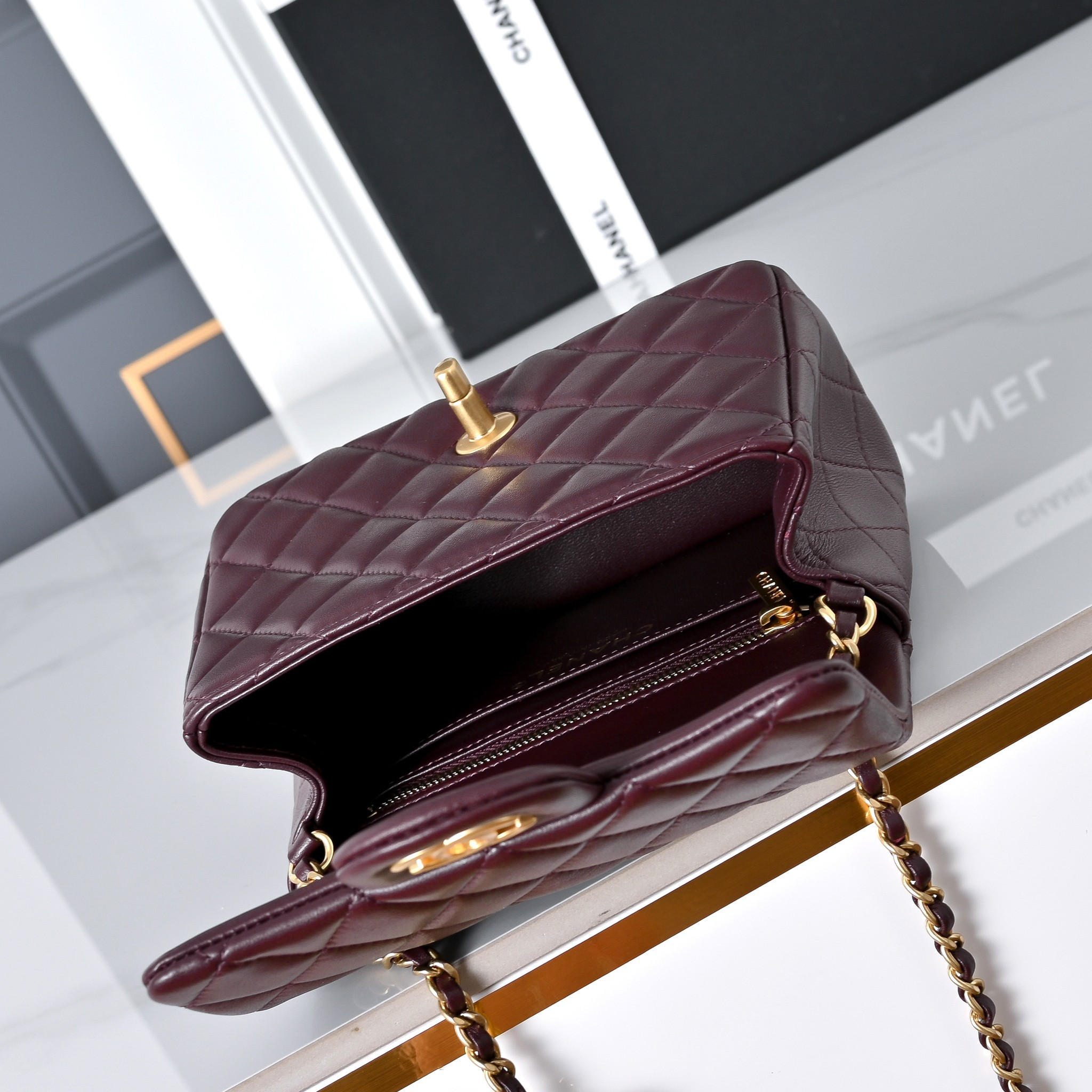 Ch*el mini flap bag burgundy as1786 13.5x17x8cm