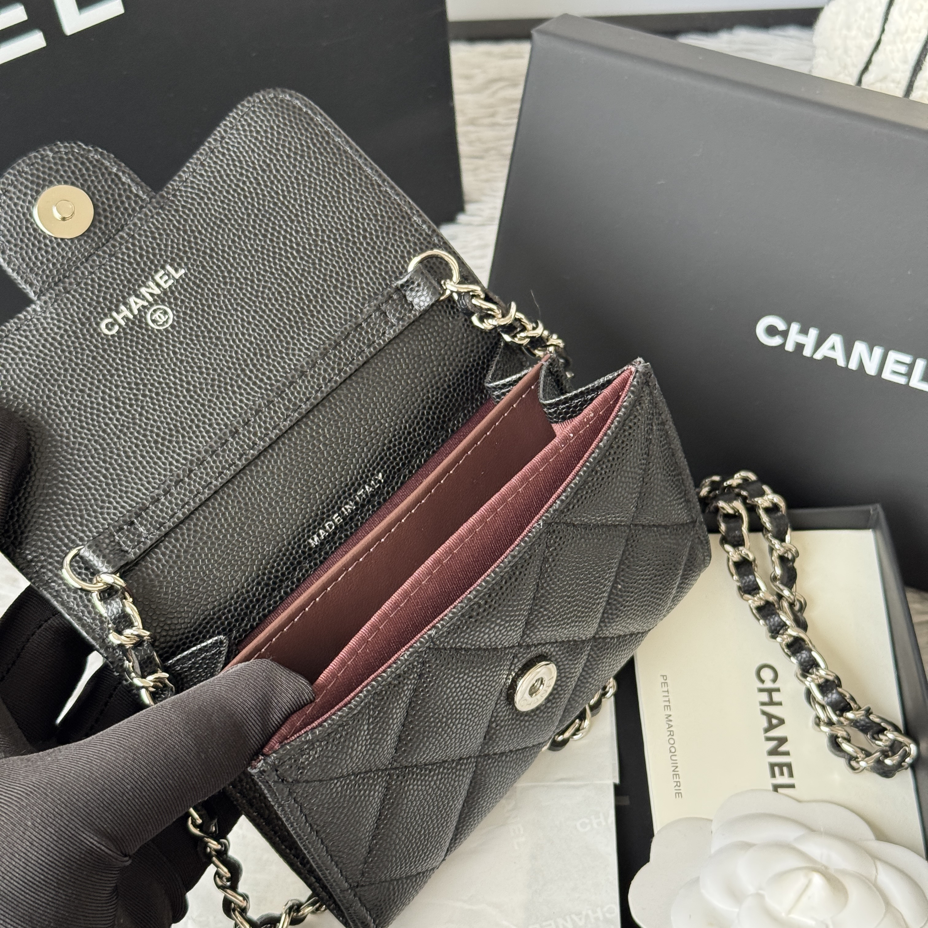 Ch*el wallet on chain 8.5x12.5x2.5cm
