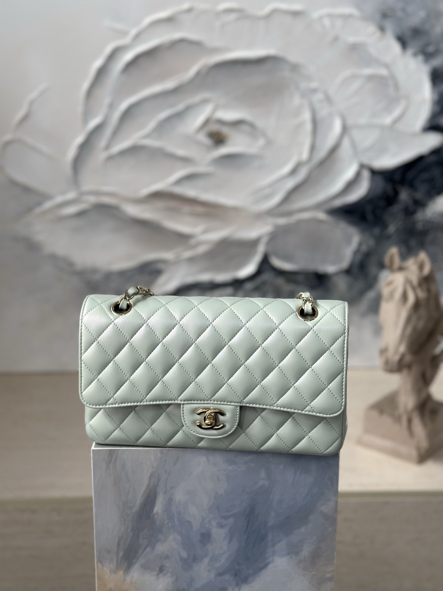 Ch*el flap bag pearlescent as1112 25.5x15.5x6cm