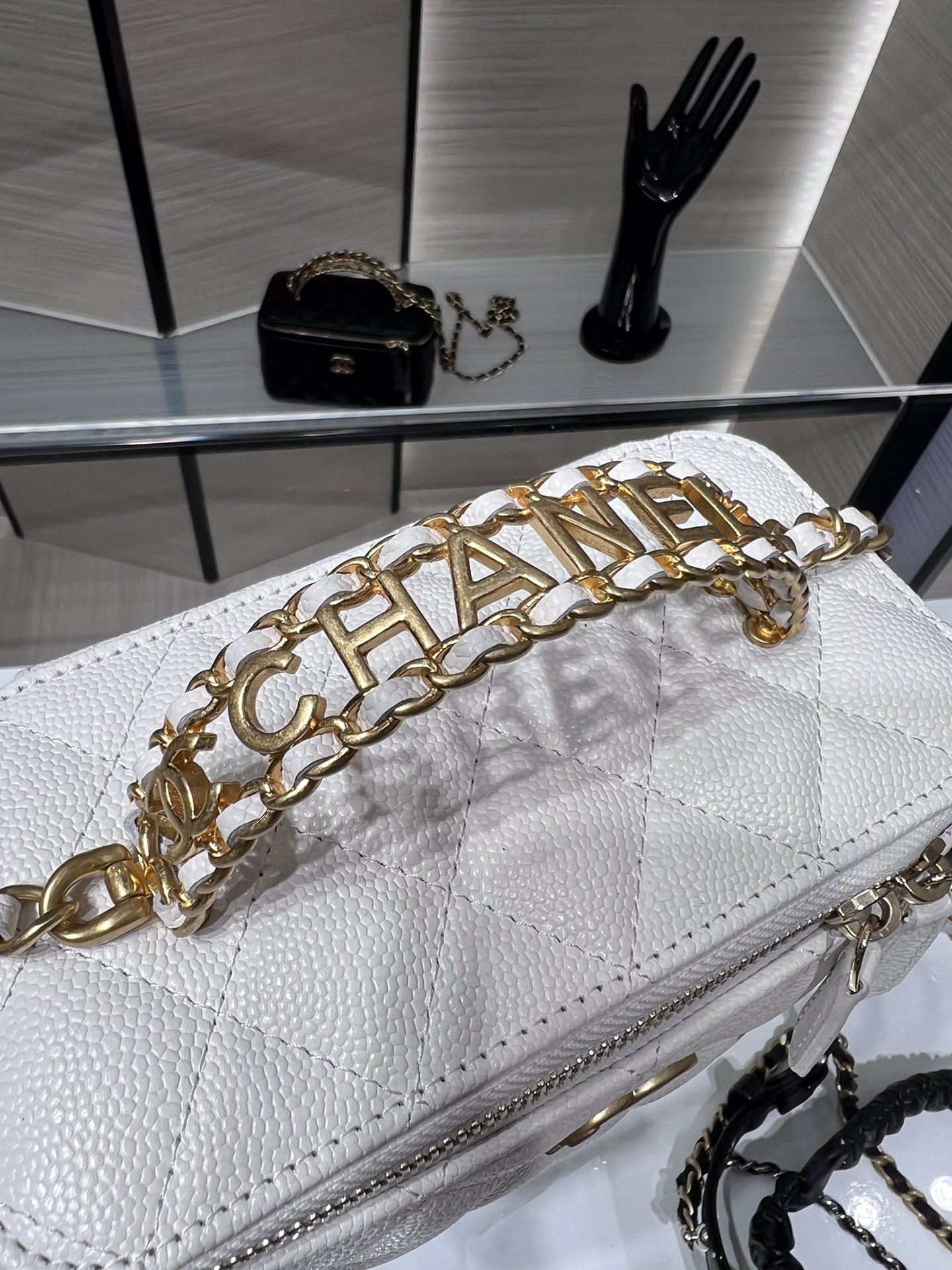 Ch*el vanity with chain 9.5x17x8cm