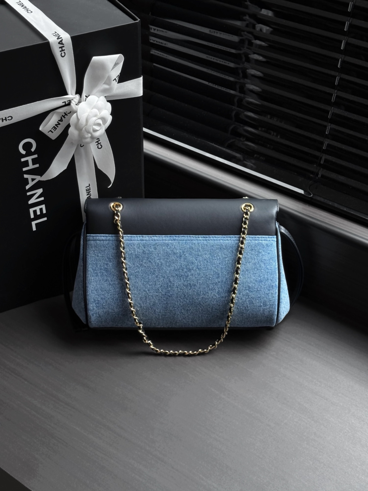 Ch*el urban essential flap bag as6427 16x29x9.5cm