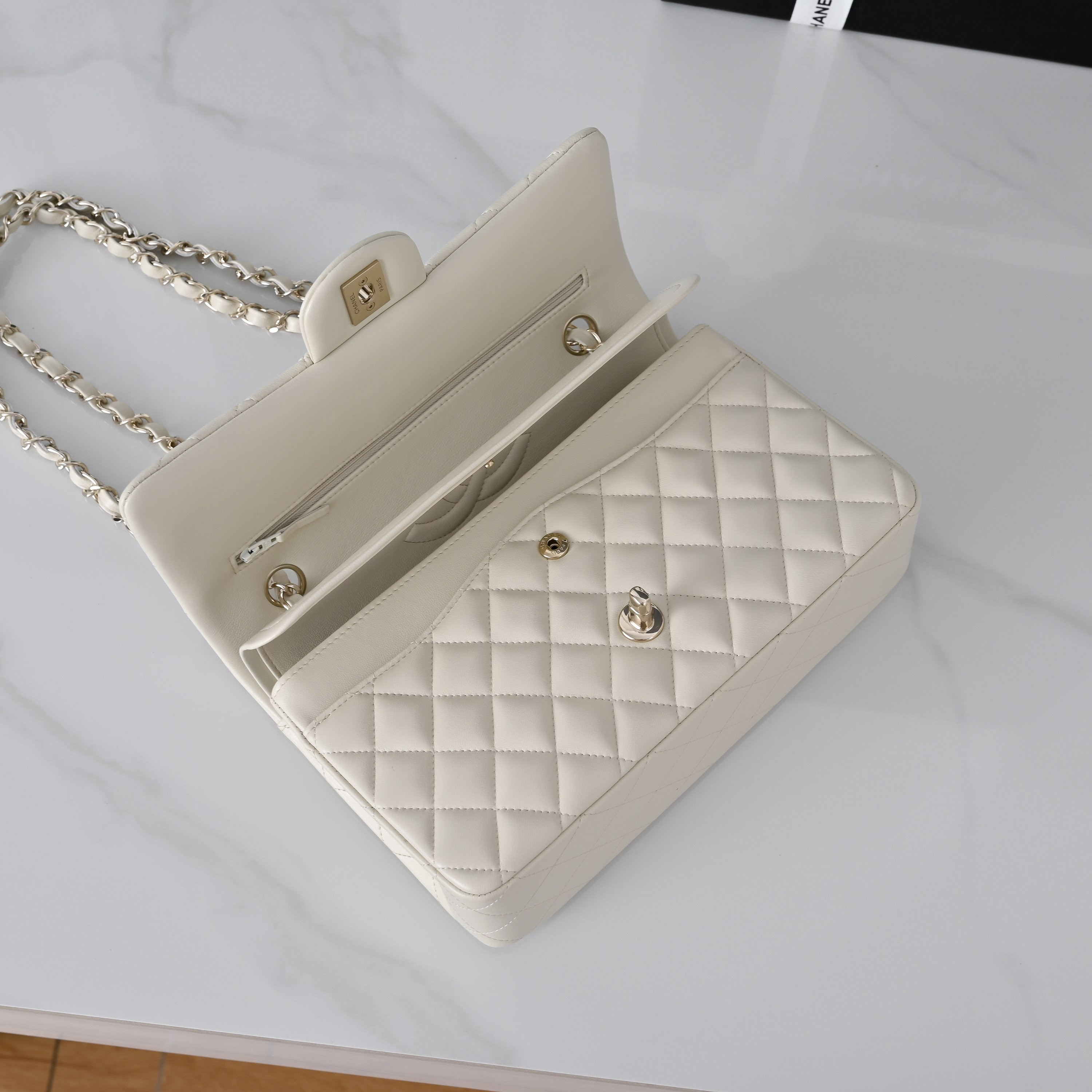 Ch*el classic flap cream light gold hardware a01112 15x25.5x6cm