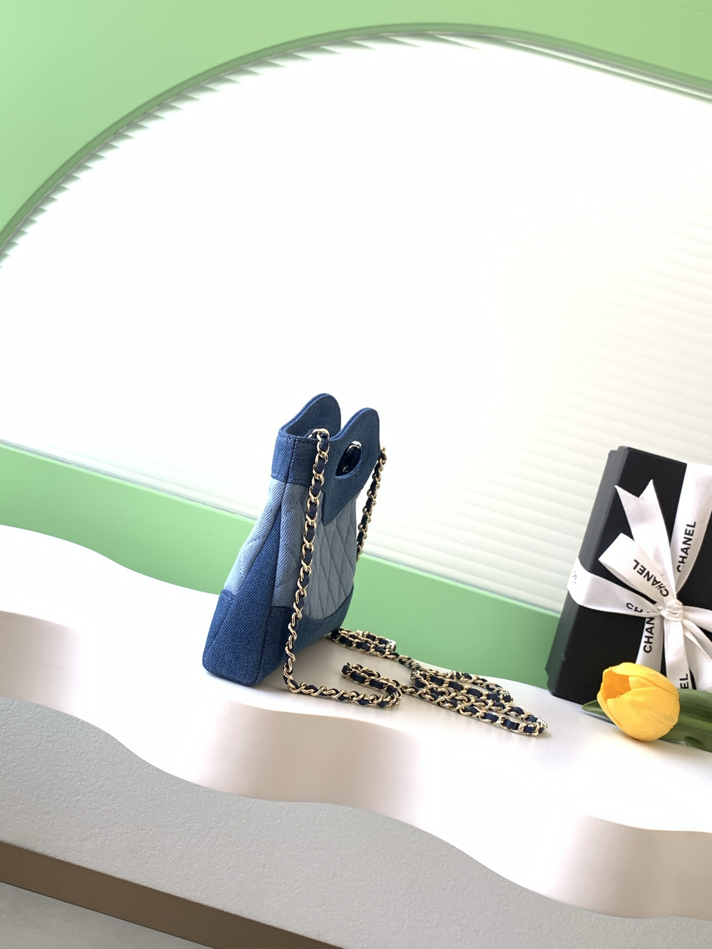 Ch*el clutch with chain ap3656 17x20.5x3.5cm