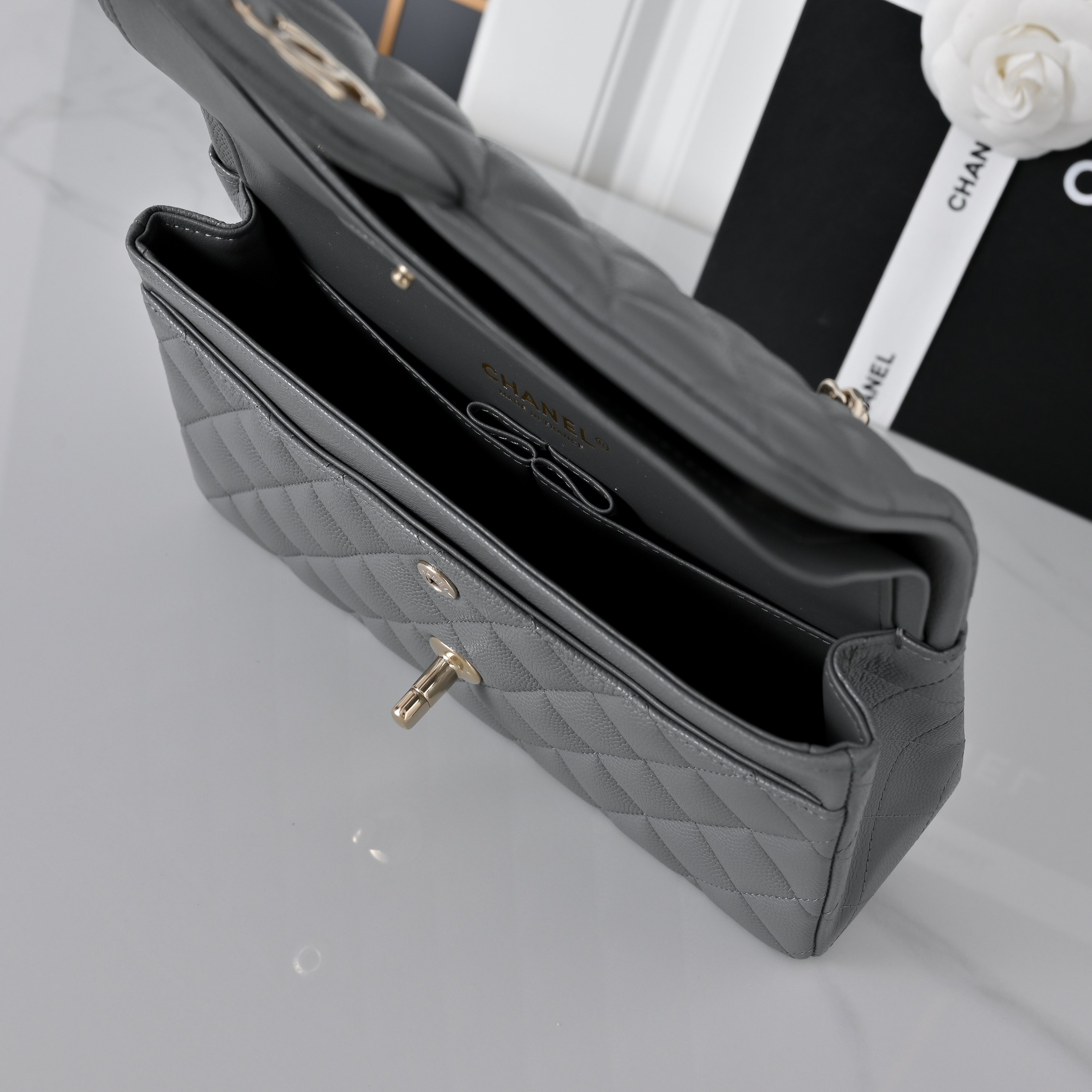 Ch*el classic flap handbag caviar leather and light gold-tone metal hardware a01113 23x14.5x6cm