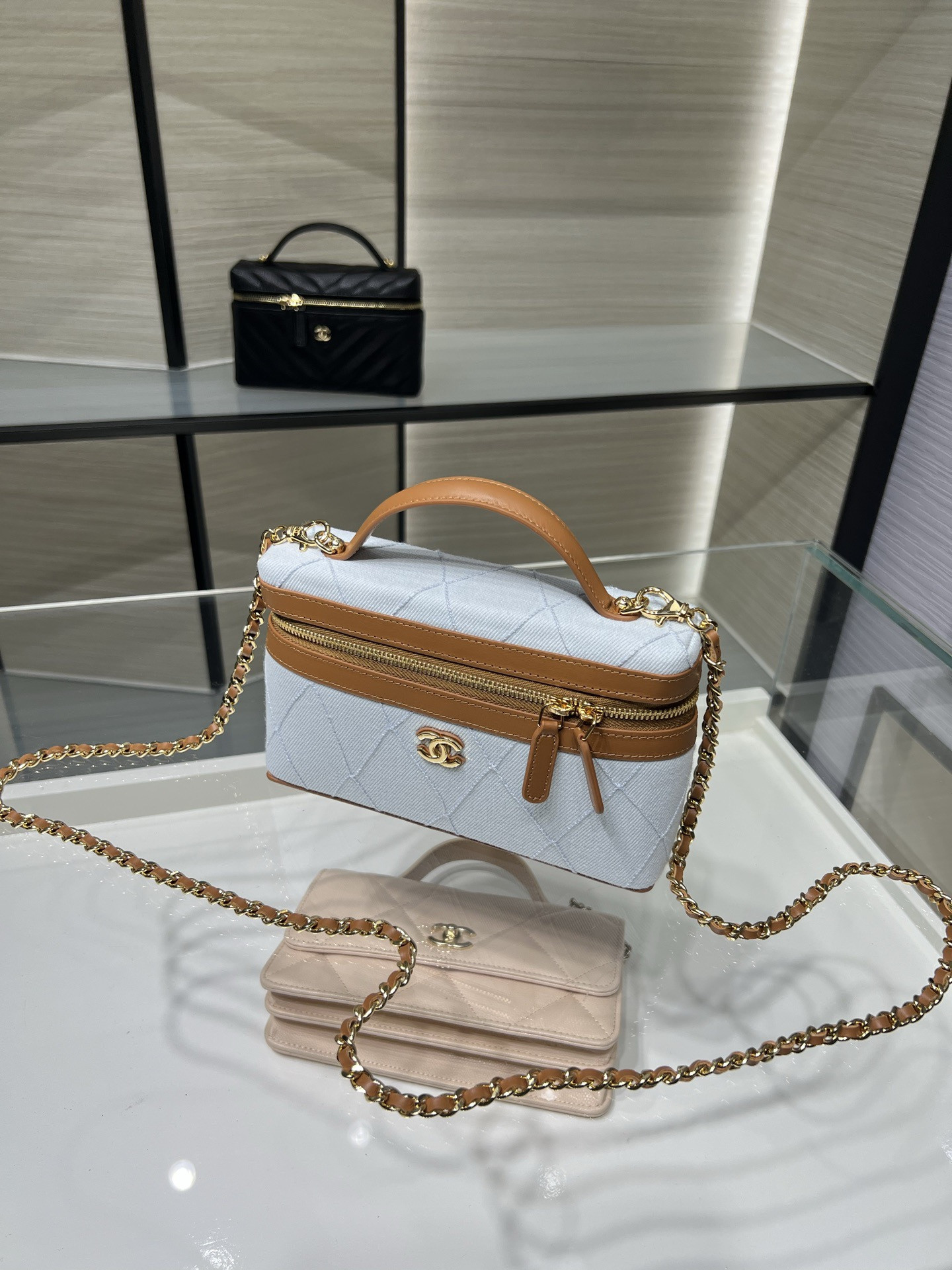Ch*el classic vanity with chain handbag ap5164 17x19.5x5cm