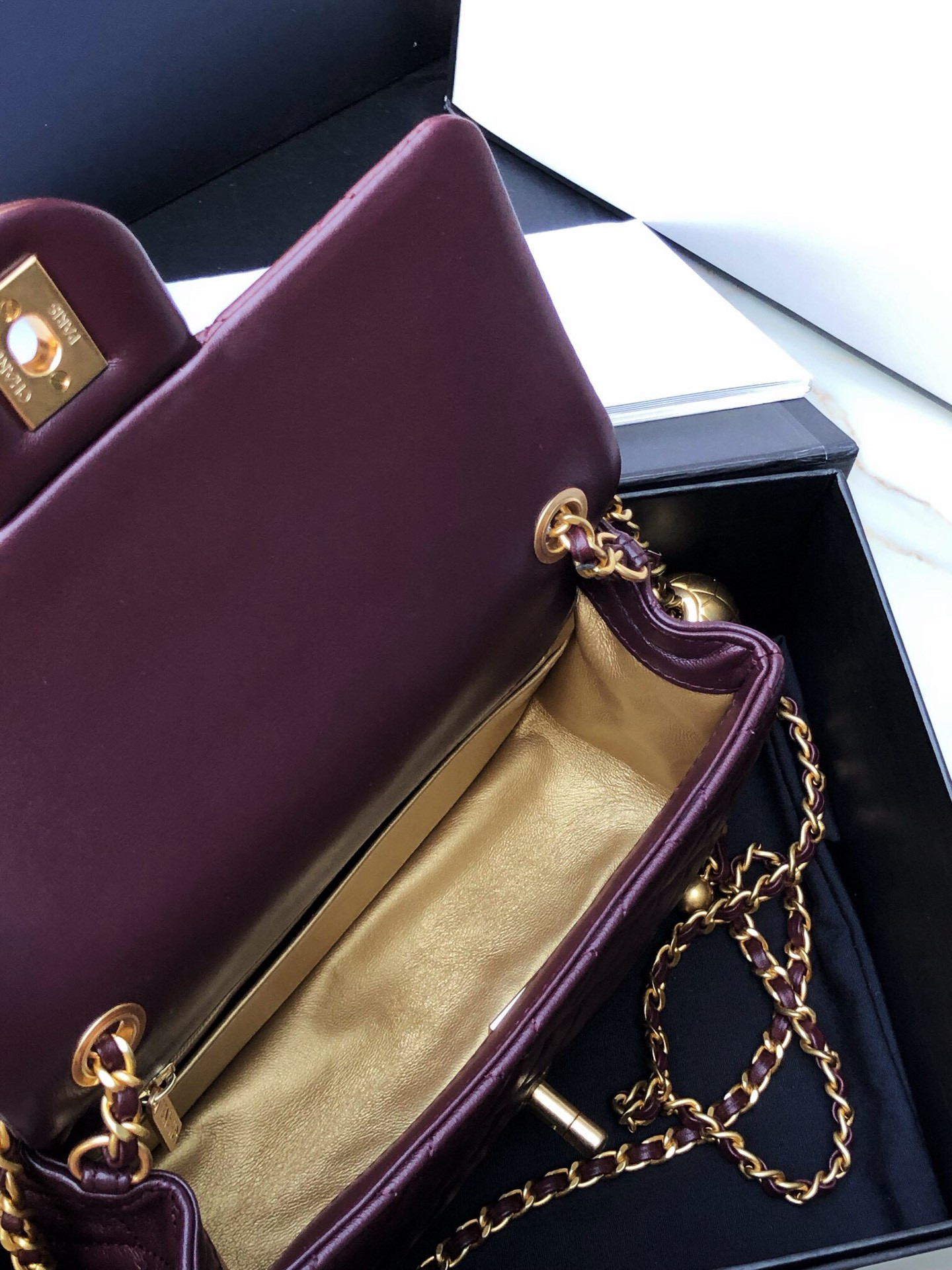 Ch*el flap bag as1787 20x13x6.5cm