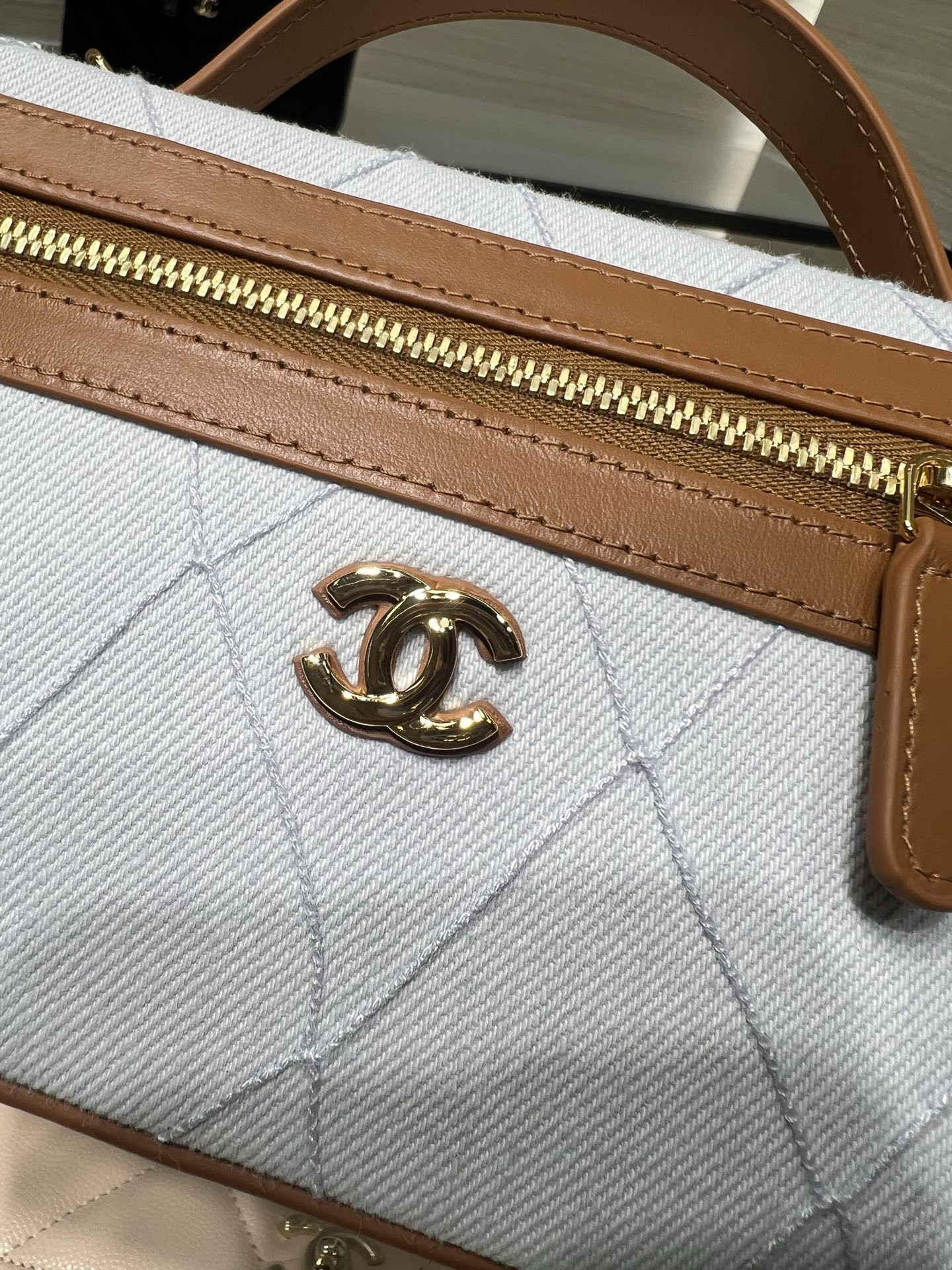 Ch*el classic vanity with chain handbag ap5164 17x19.5x5cm