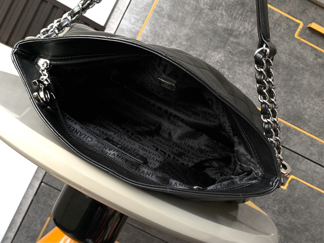 Ch*el hobo bag 30x20x12cm