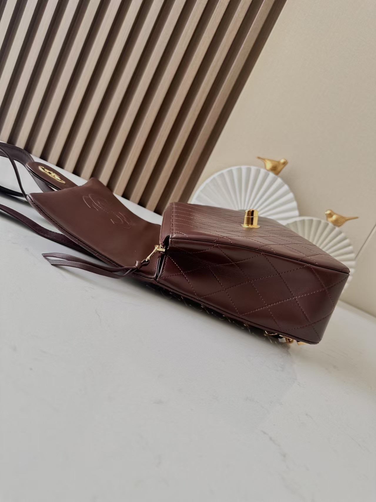 Ch*el flap backpack 30x21x8cm