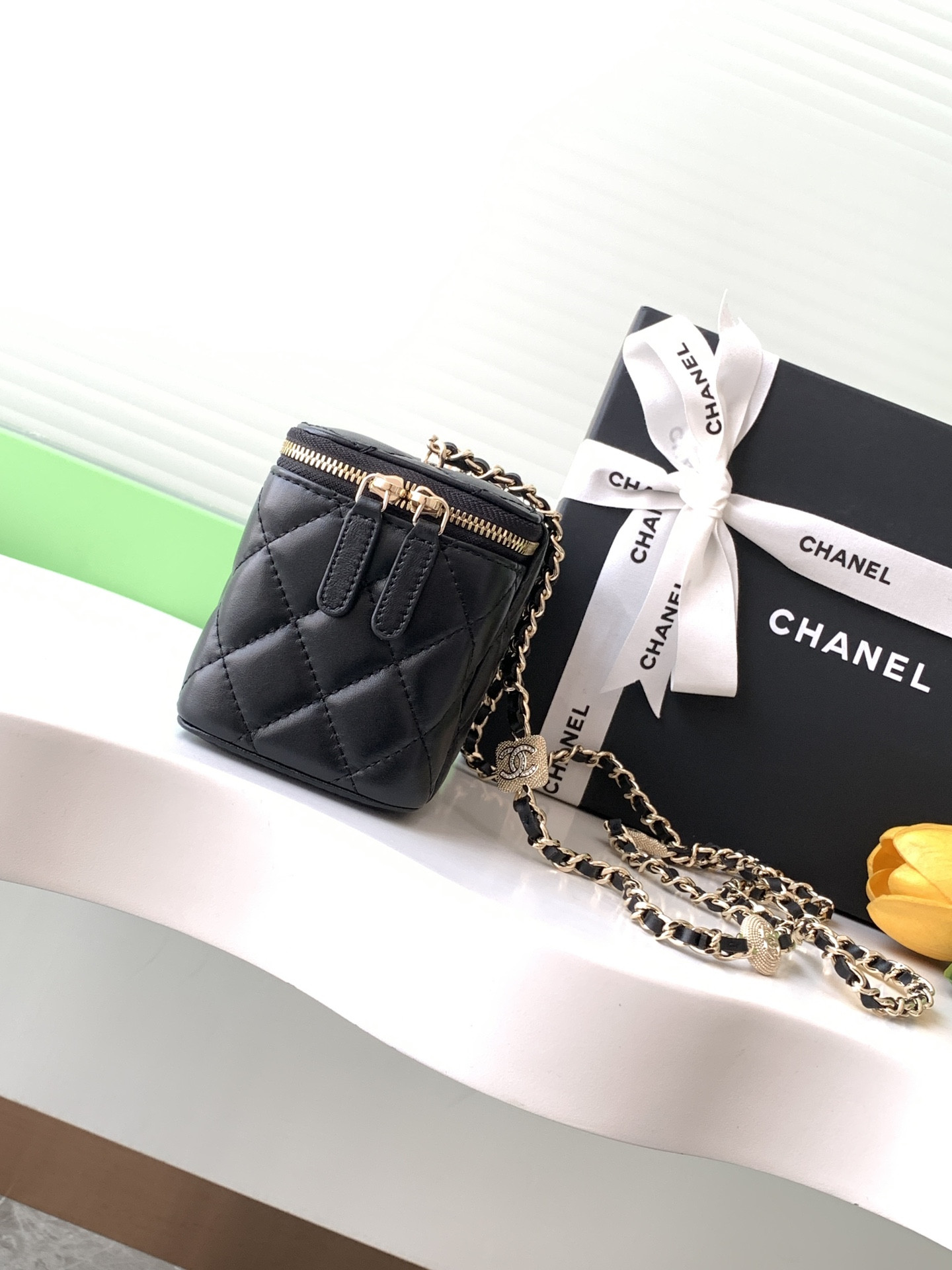 Ch*el vanity with chain ap4301 9.5x17x8cm